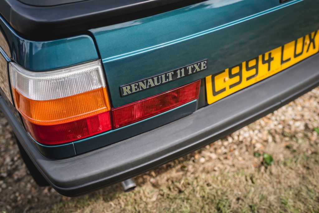 Renault 11 with SERCK font number plate