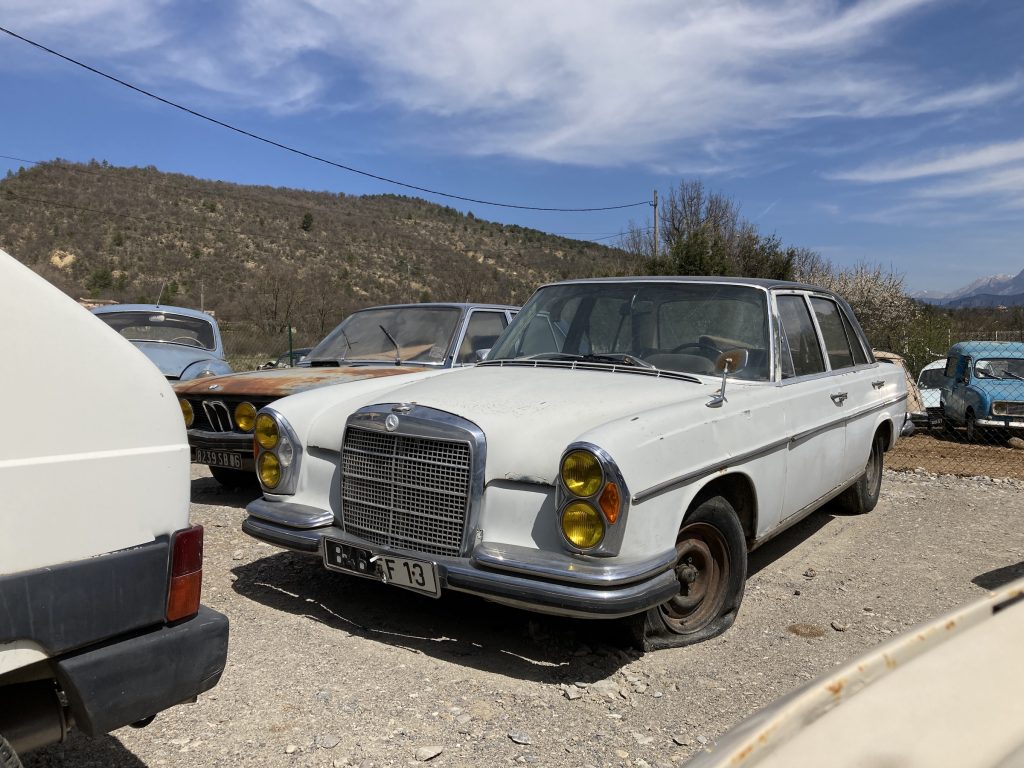 French dealer scrapyard Mercedes S-class W108