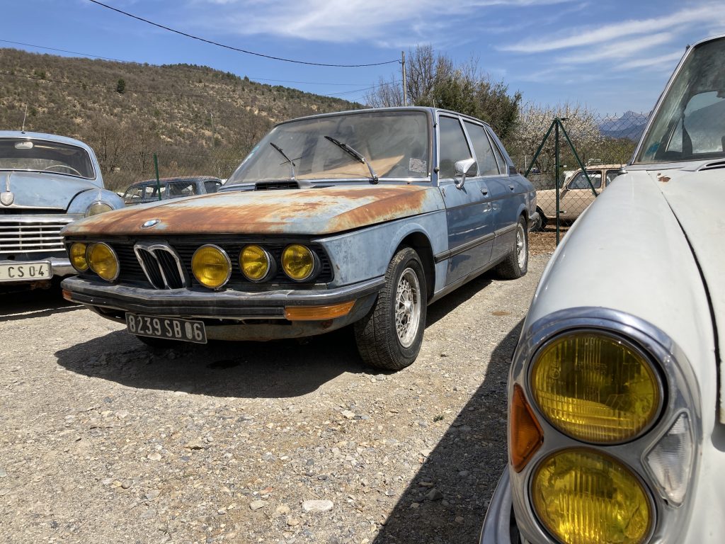 French dealer scrapyard BMW E12 5-series