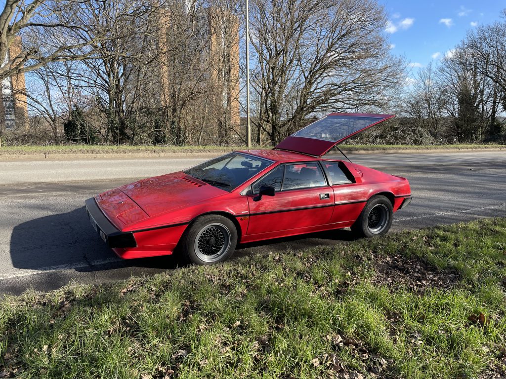 Nik Berg living with a Lotus Esprit