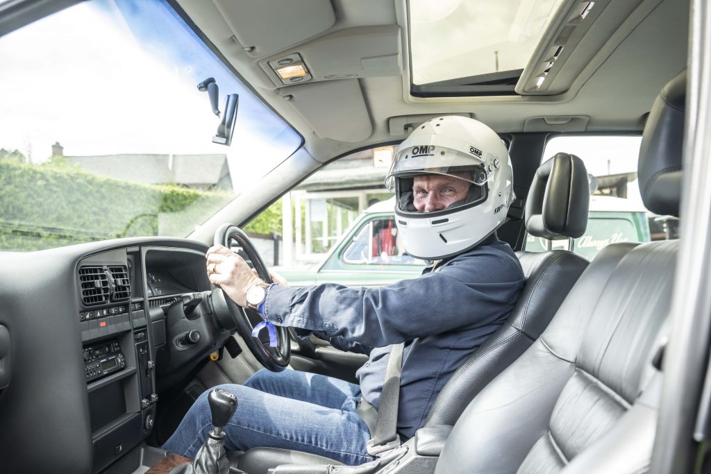 Simon Hucknall takes a Lotus Carlton up Shelsley Walsh