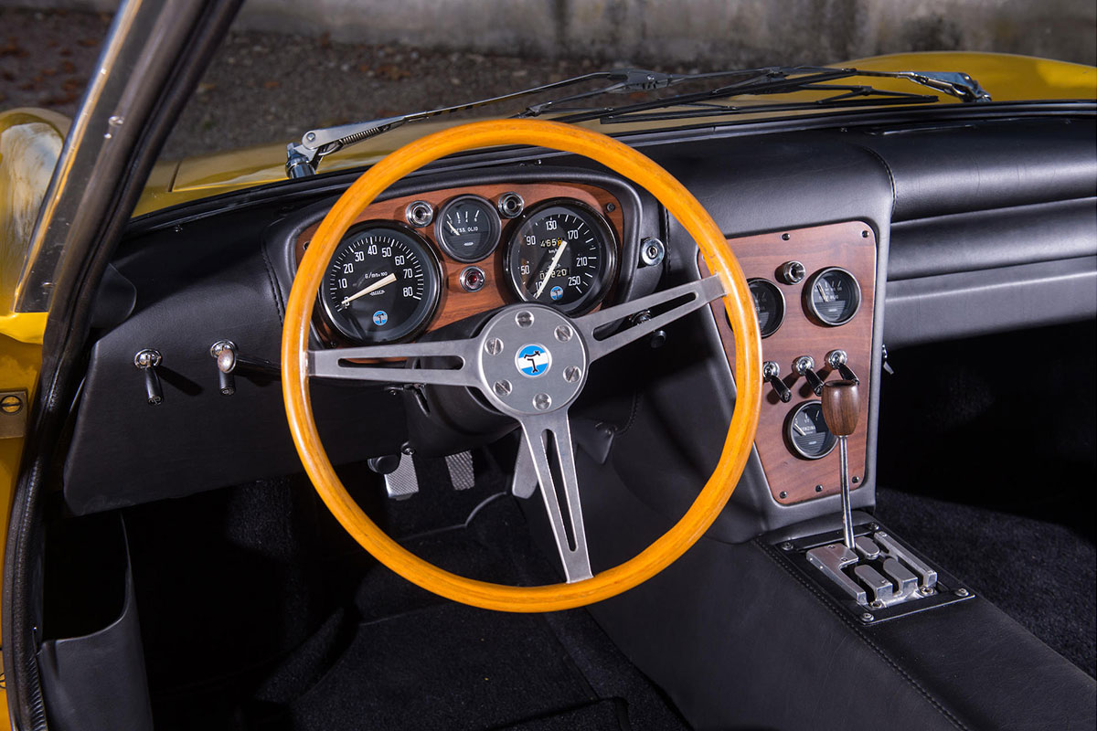 De Tomaso Vallelunga interior