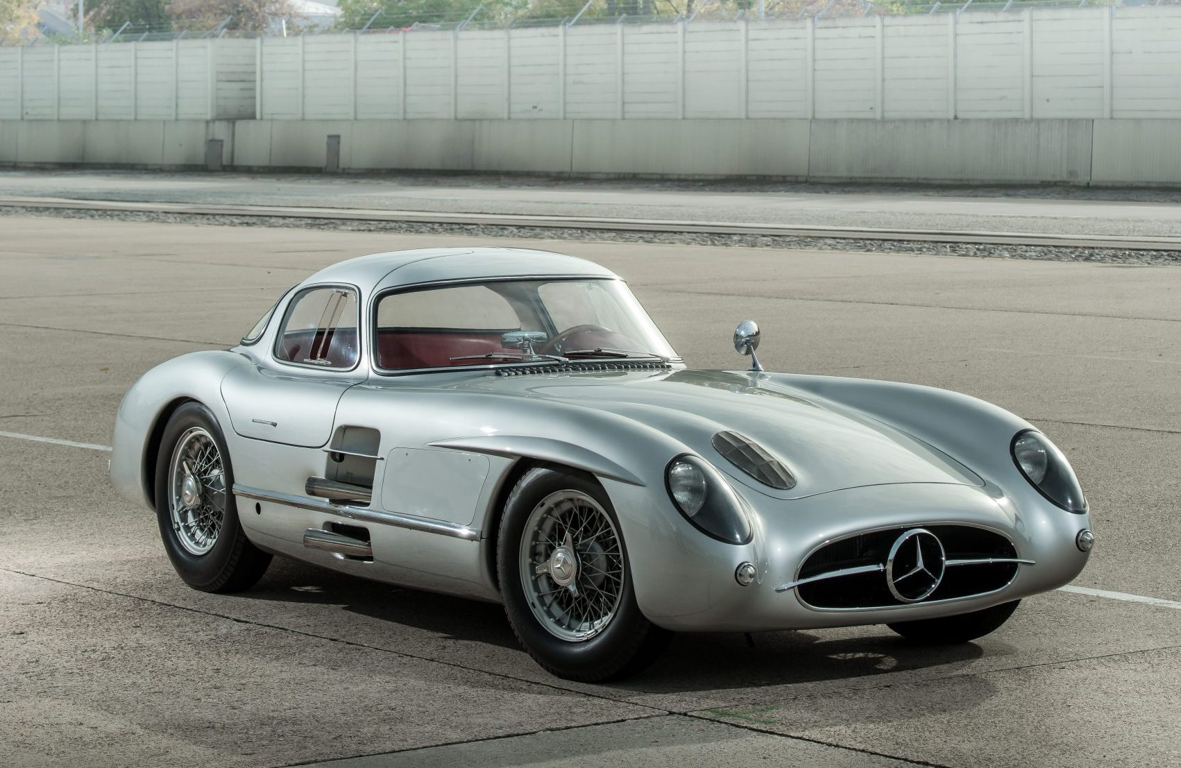 Official: Mercedes-Benz 300 SLR Uhlenhaut coupé sold for a record £115  million