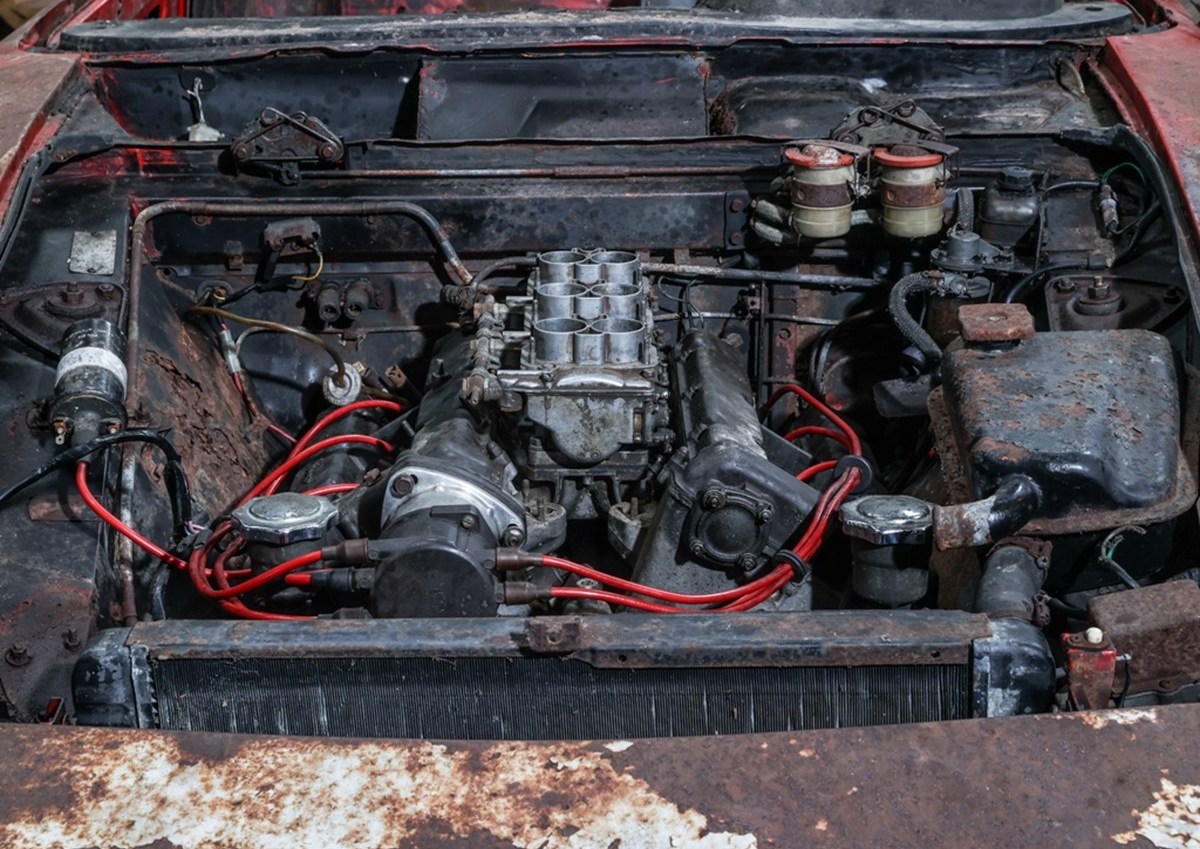 Fiat Dino Spider barn find engine