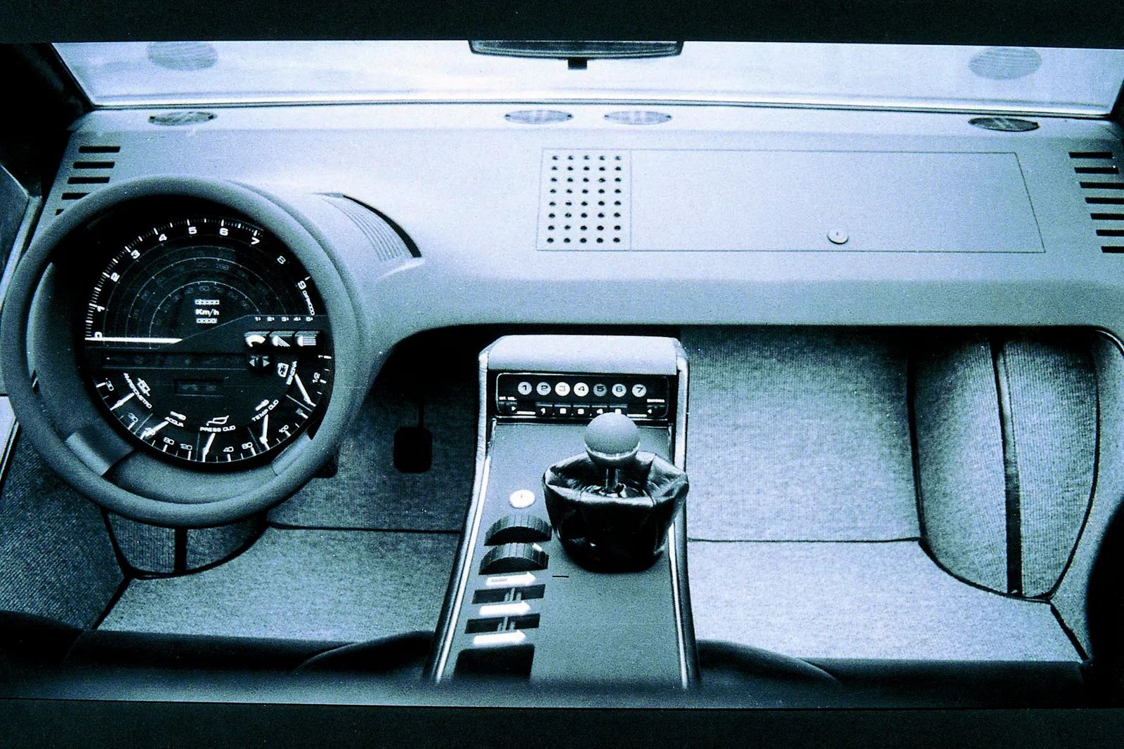 Italdesign Boomerang interior