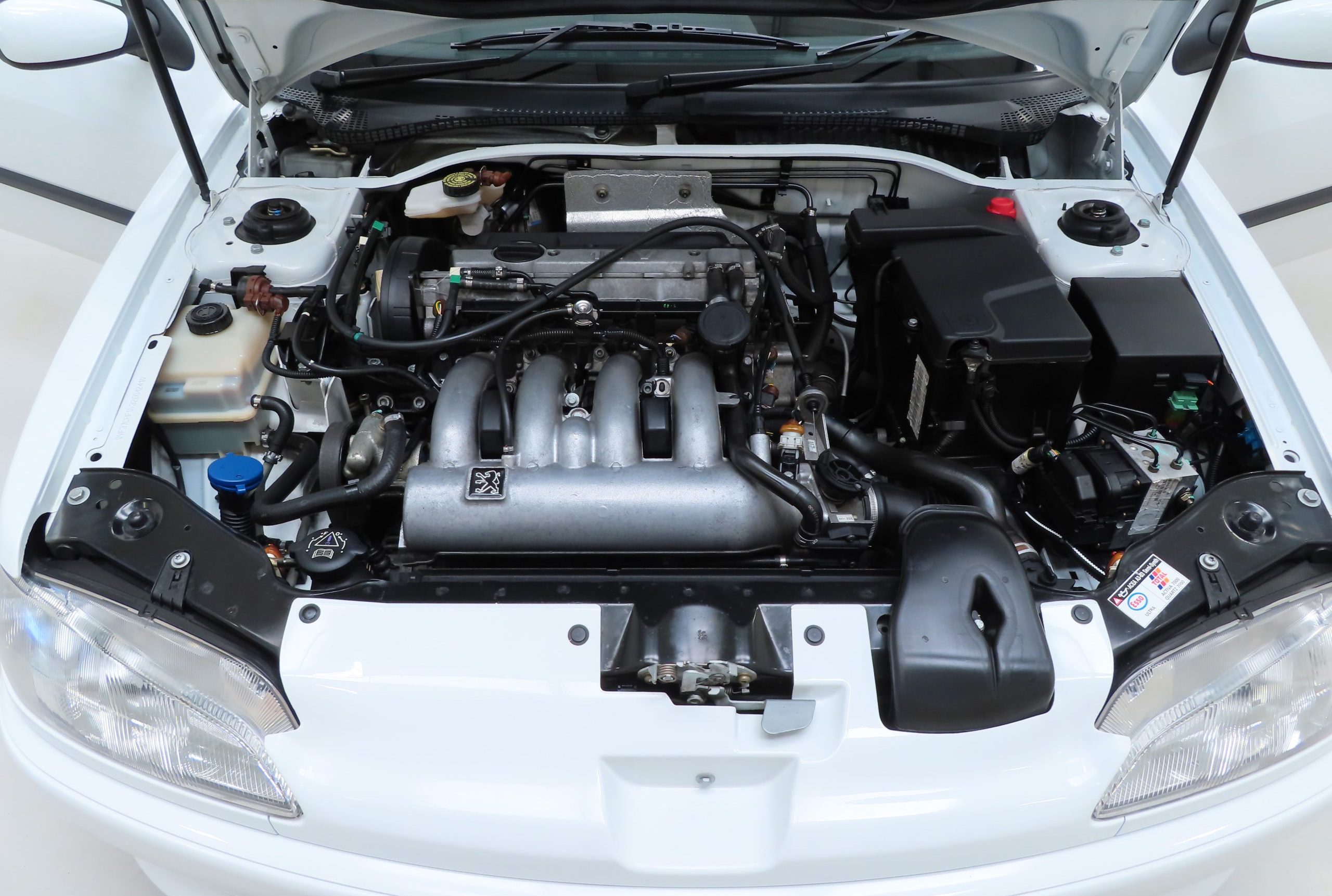 Peugeot 306 Rallye engine
