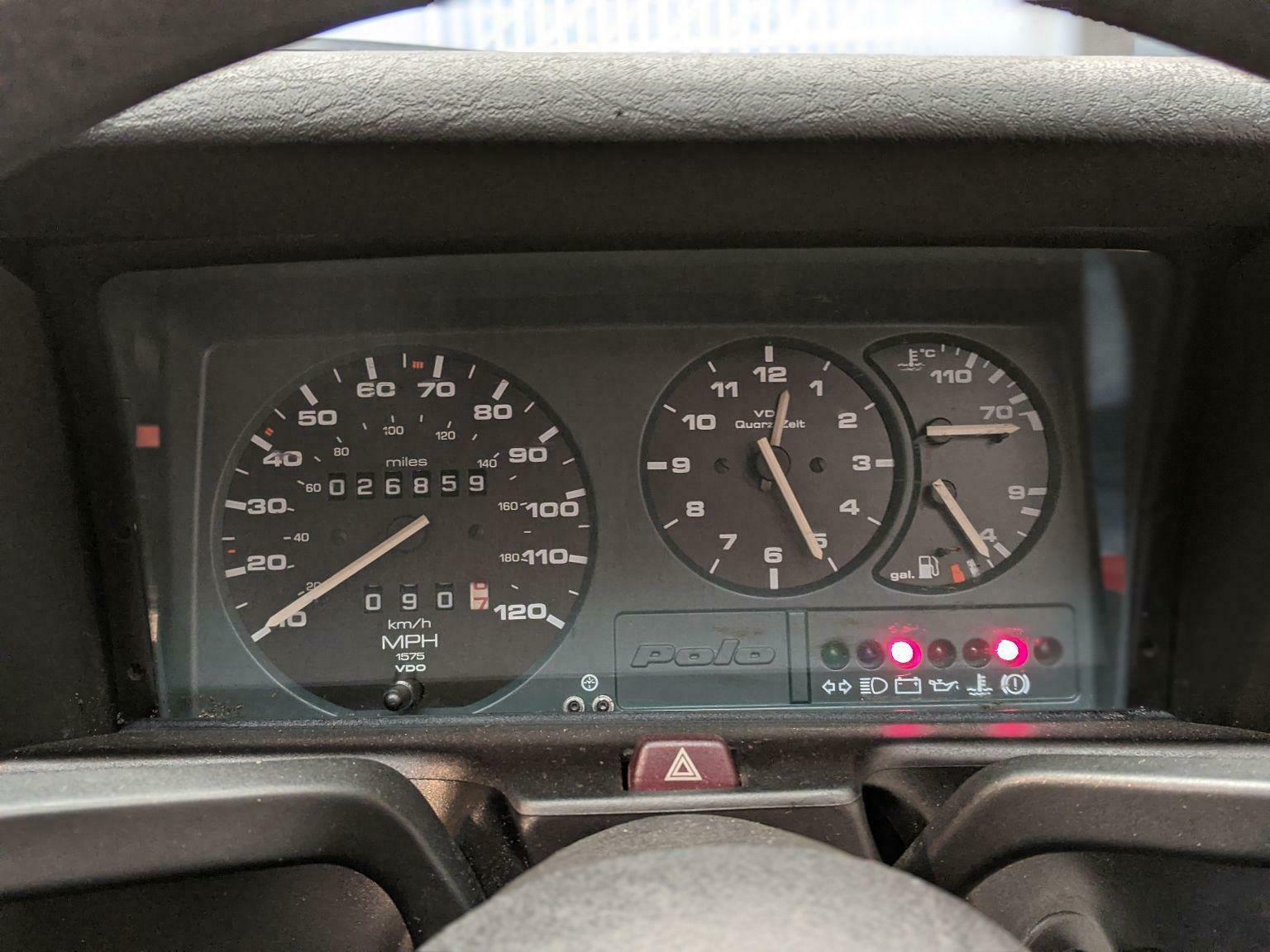 1991 Volkswagen Polo Coupe dials