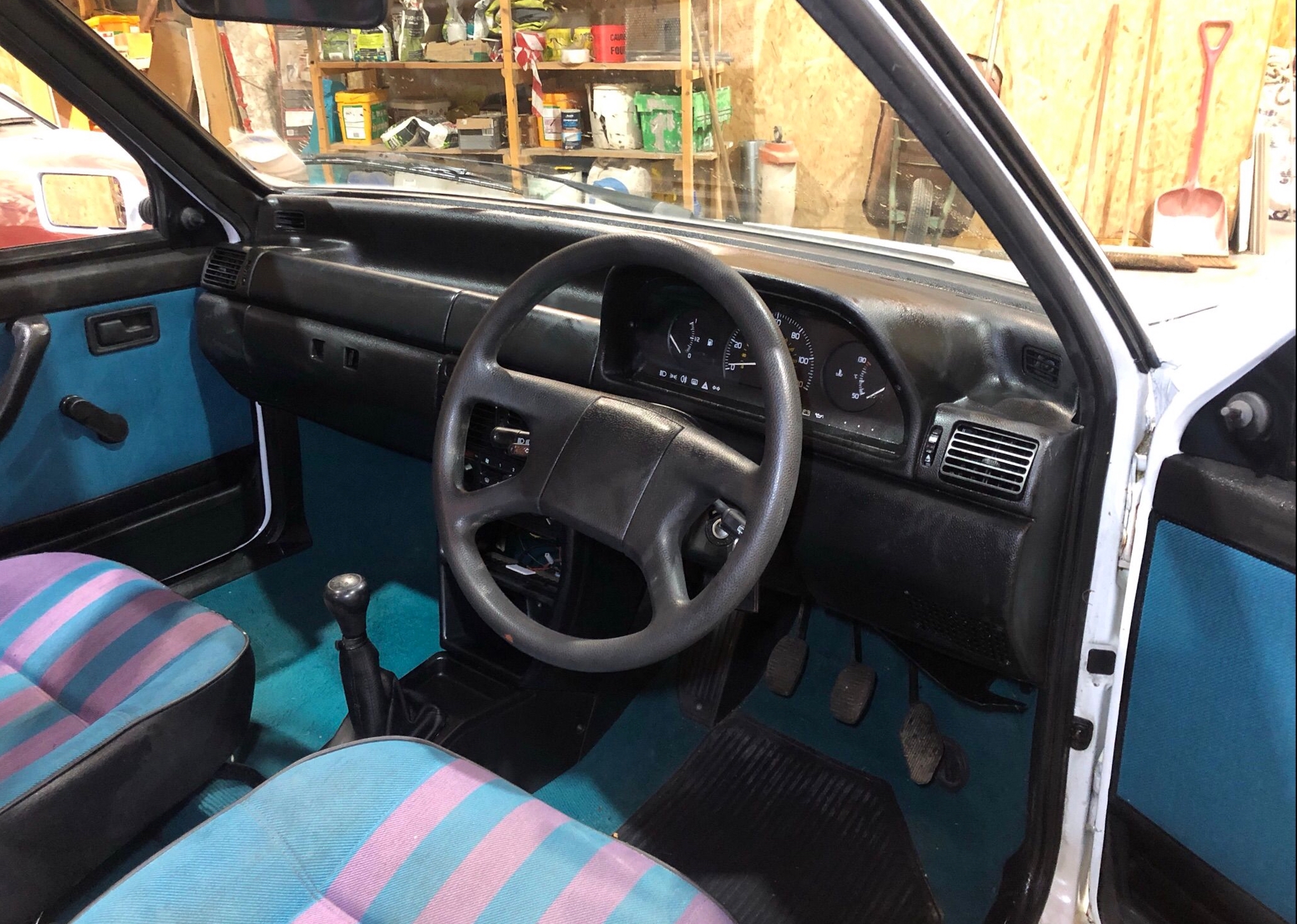 Fiat Uno interior