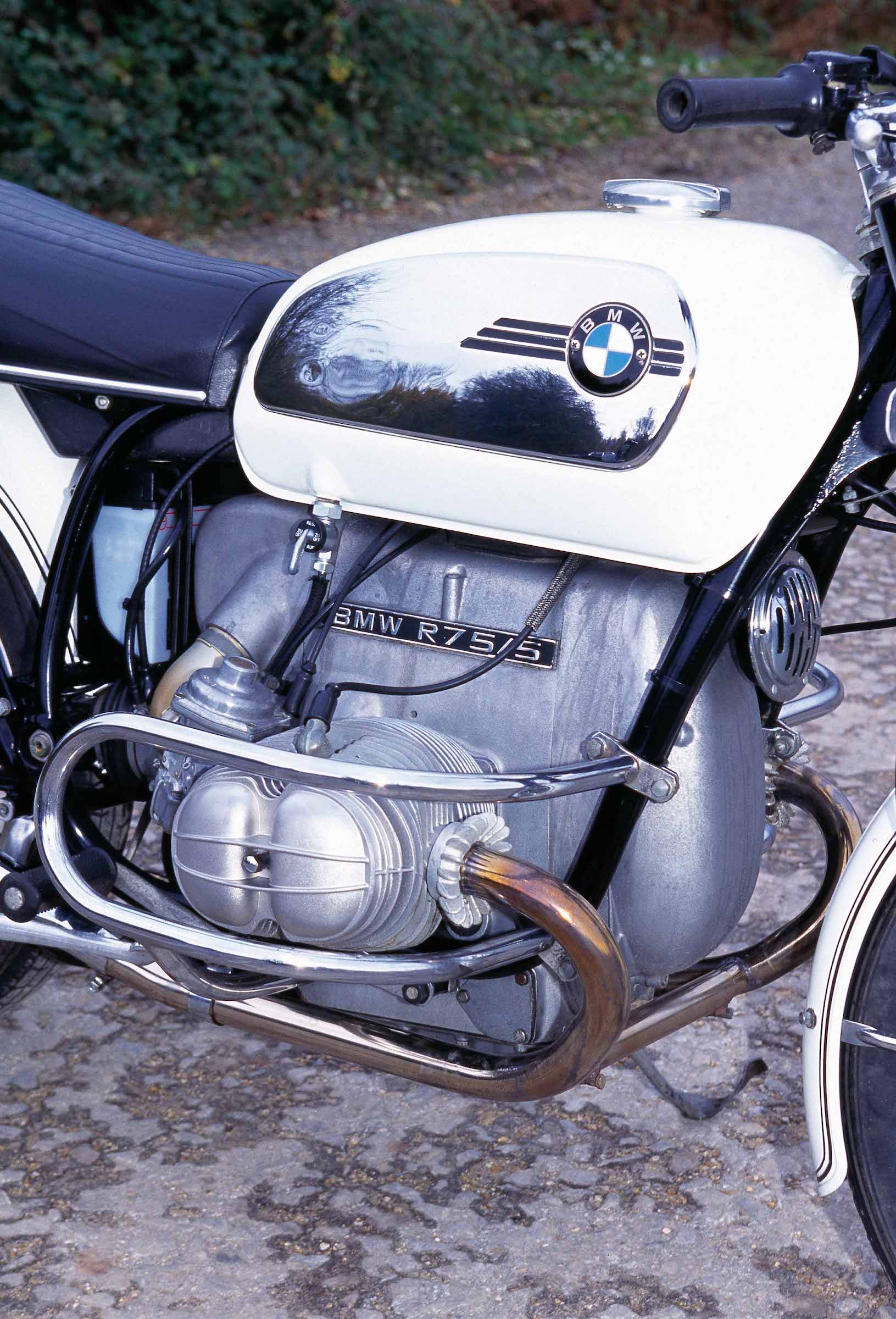 BMW R75 fuel tank engine