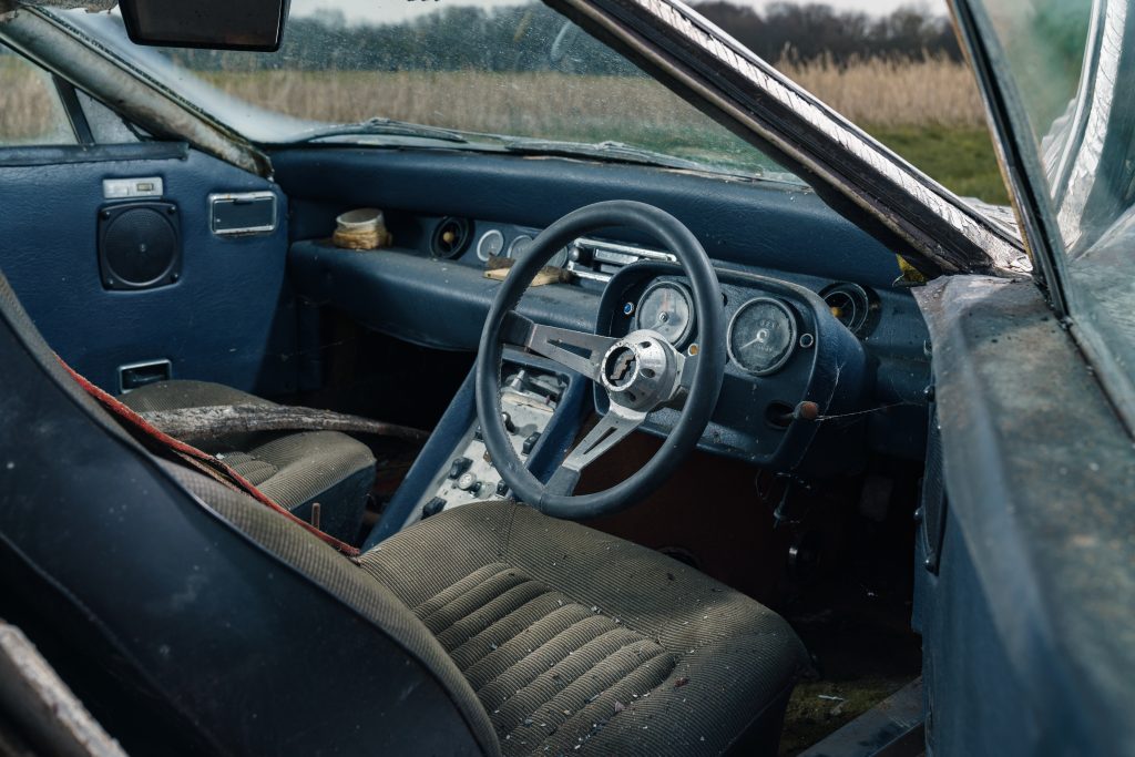 Furia GT interior