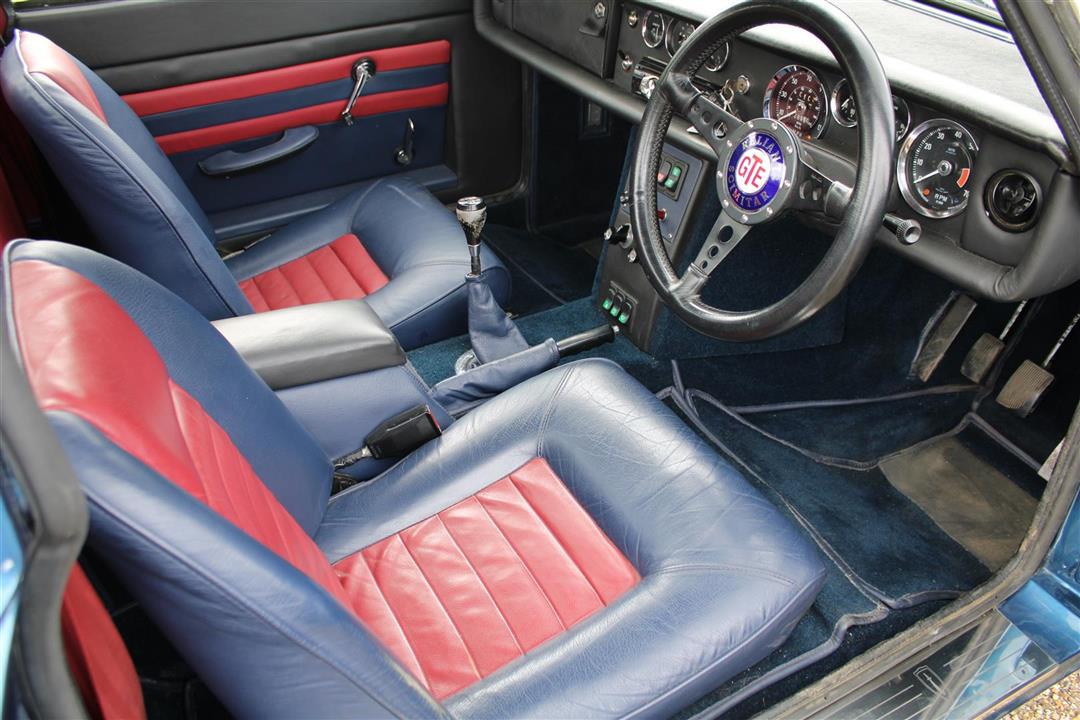 ACA Reliant Scimitar pickup interior