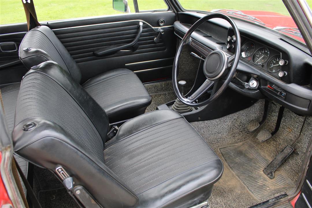 ACA BMW 2002 interior