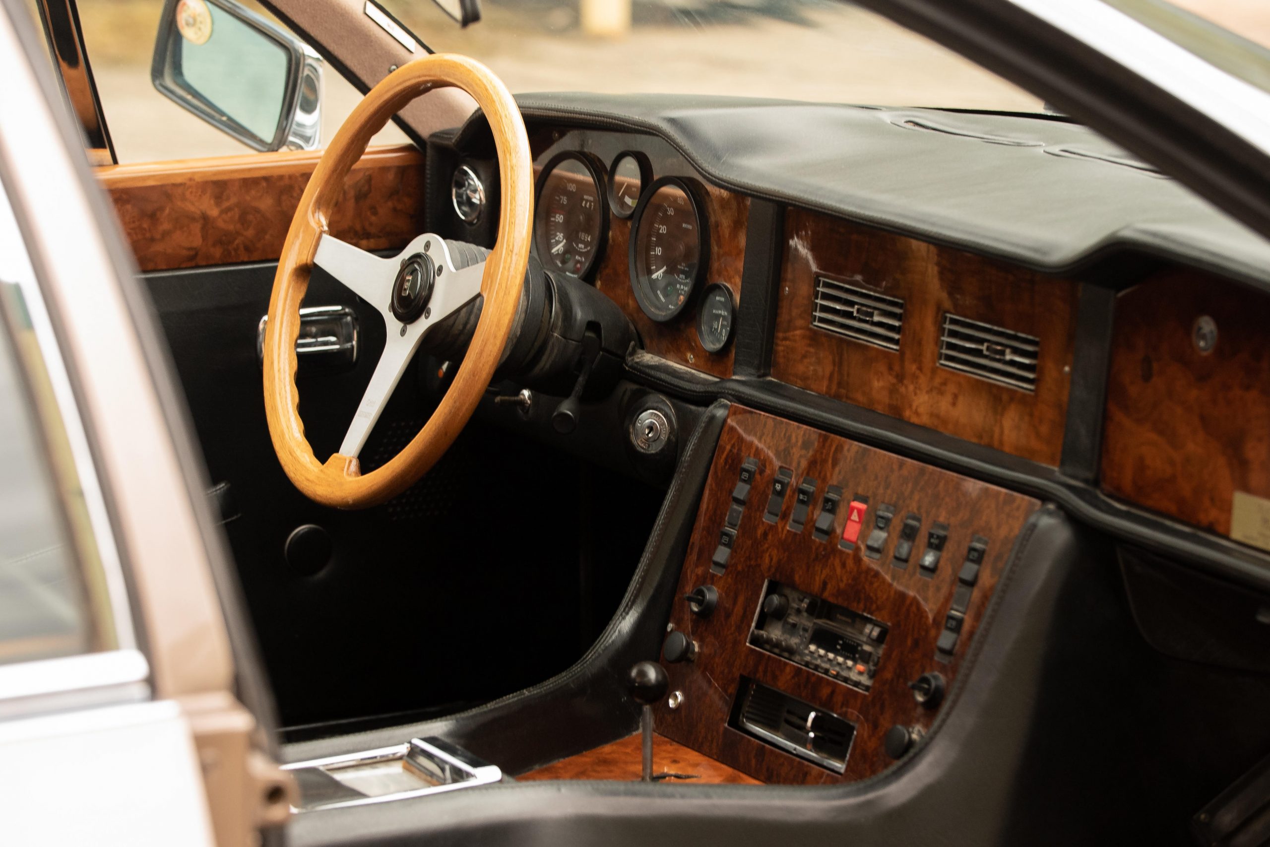 Monteverdi High Speed 375/4 interior