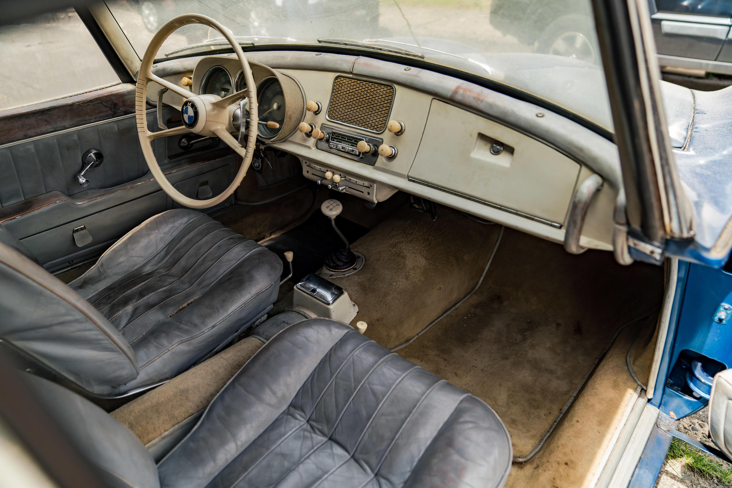1957 BMW 507 interior