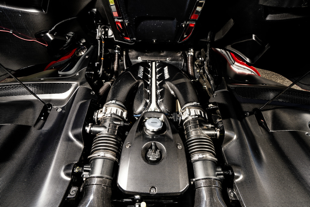 Ferrari Daytona SP3 V12 engine