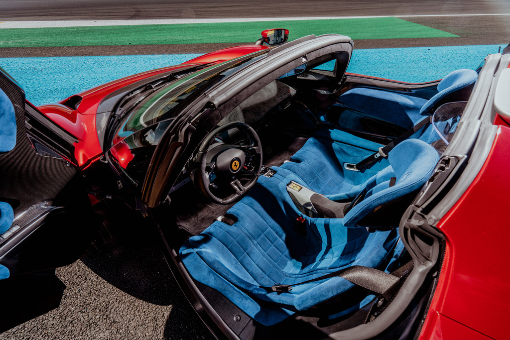 Ferrari Daytona SP3 interior