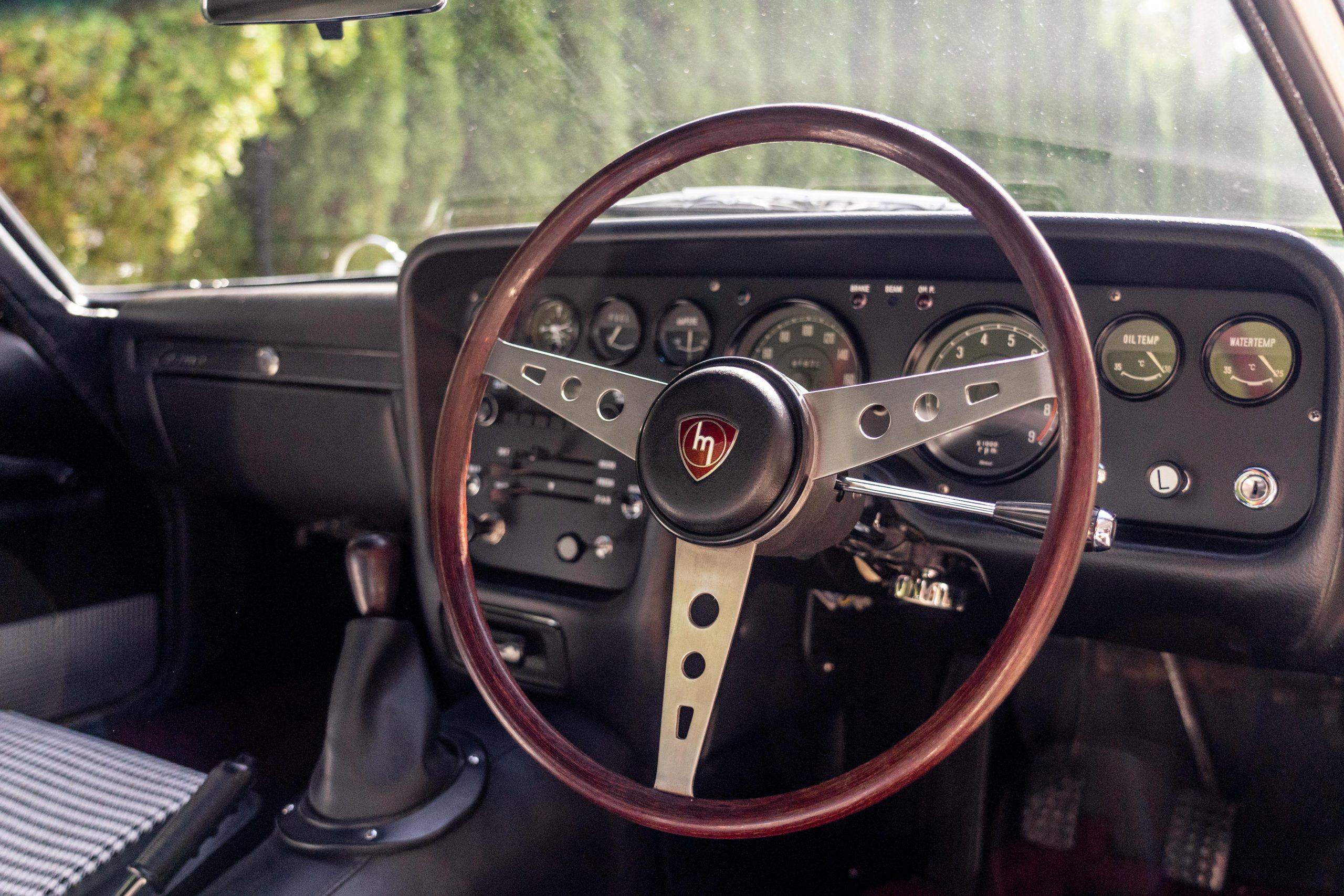 Mazda Cosmo interior