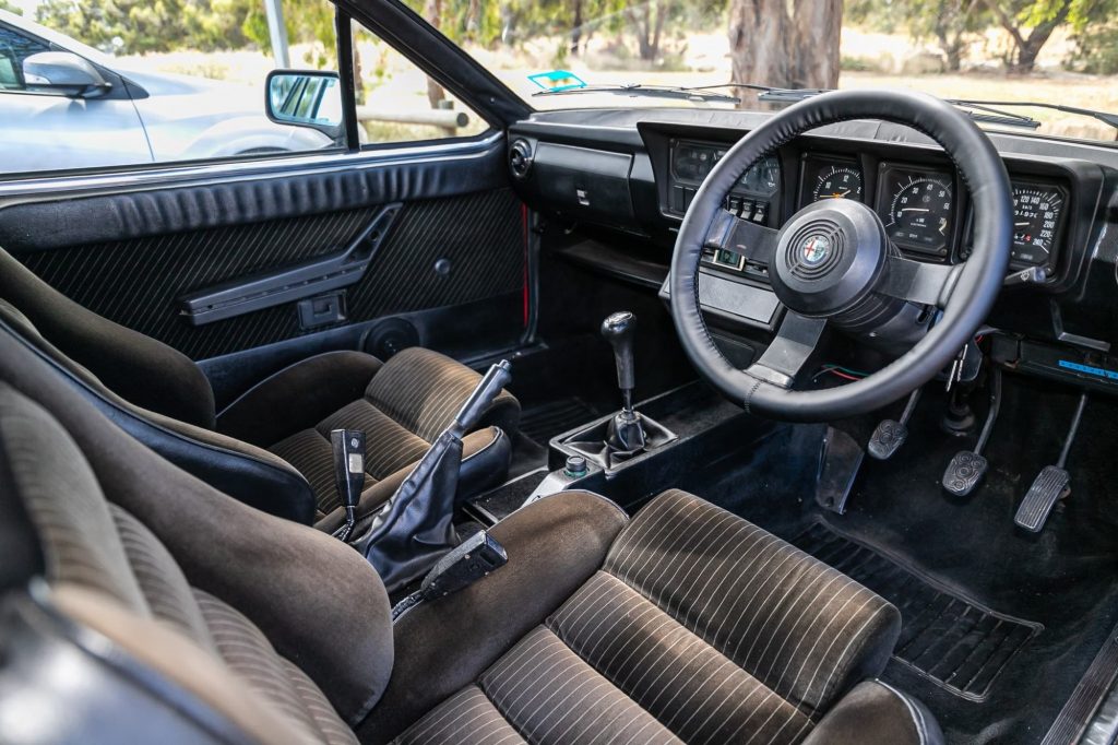 Alfa Romeo GTV6 interior