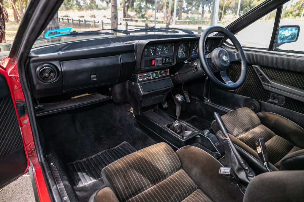 Alfa Romeo GTV6 interior