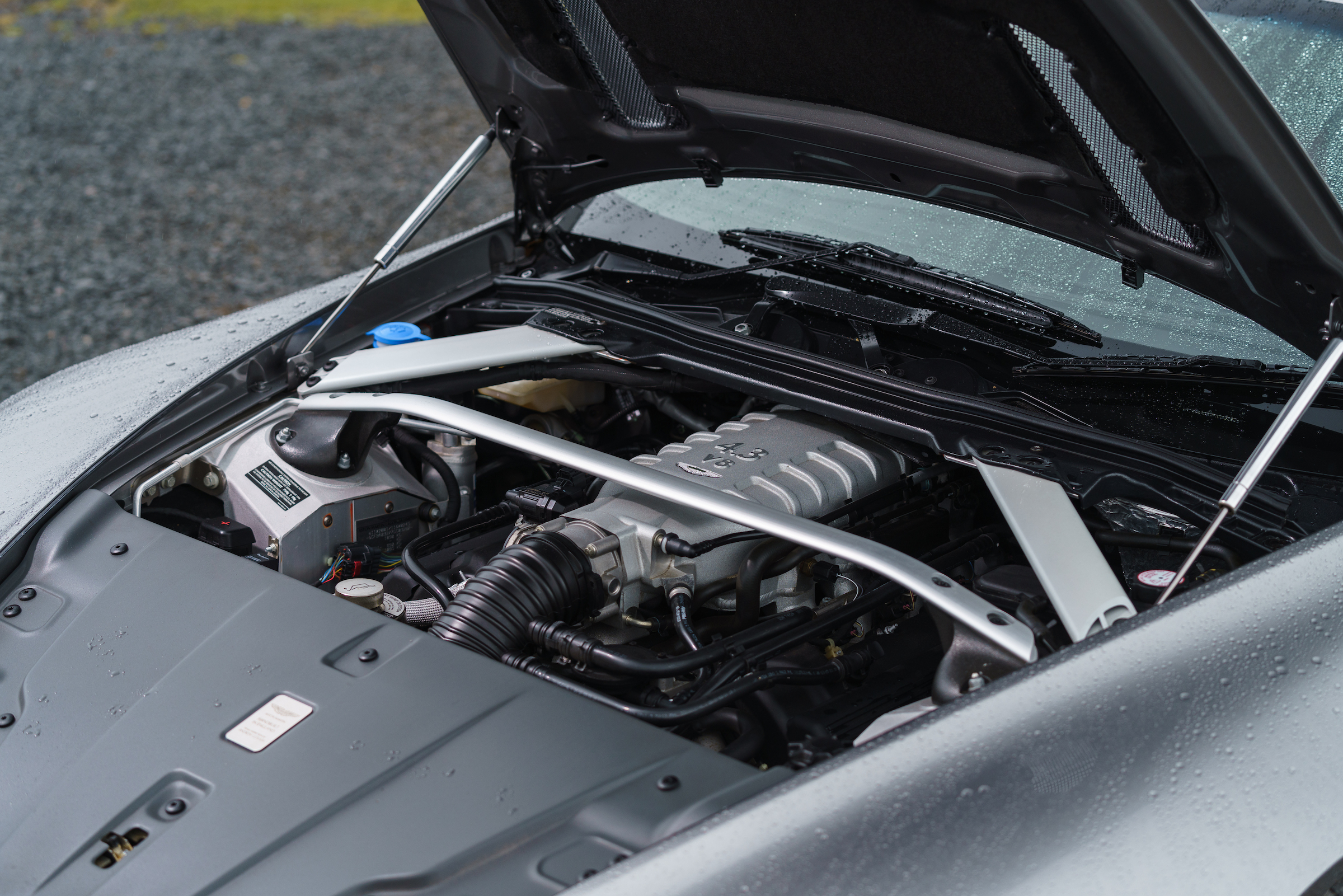 Aston Martin V8 Vantage engine
