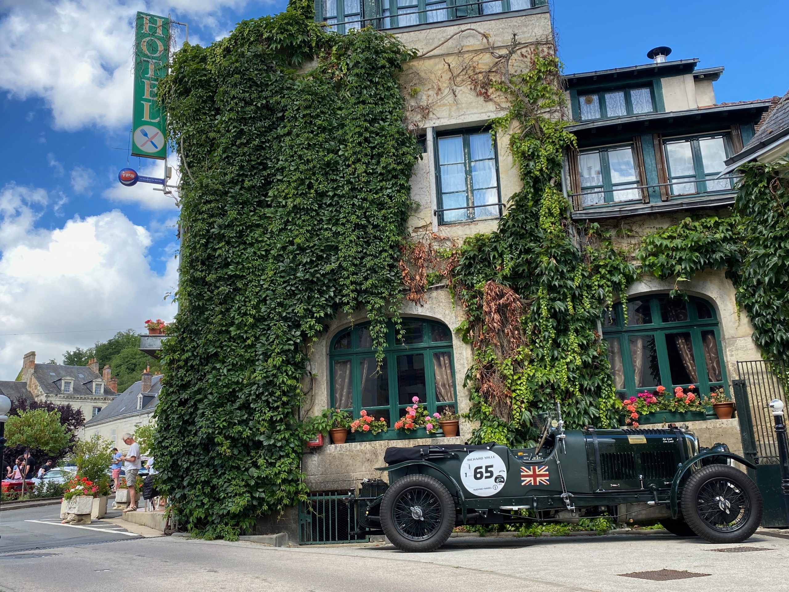 Bentley Drivers Club Hotel de France La Chartre-sur-le-Loir