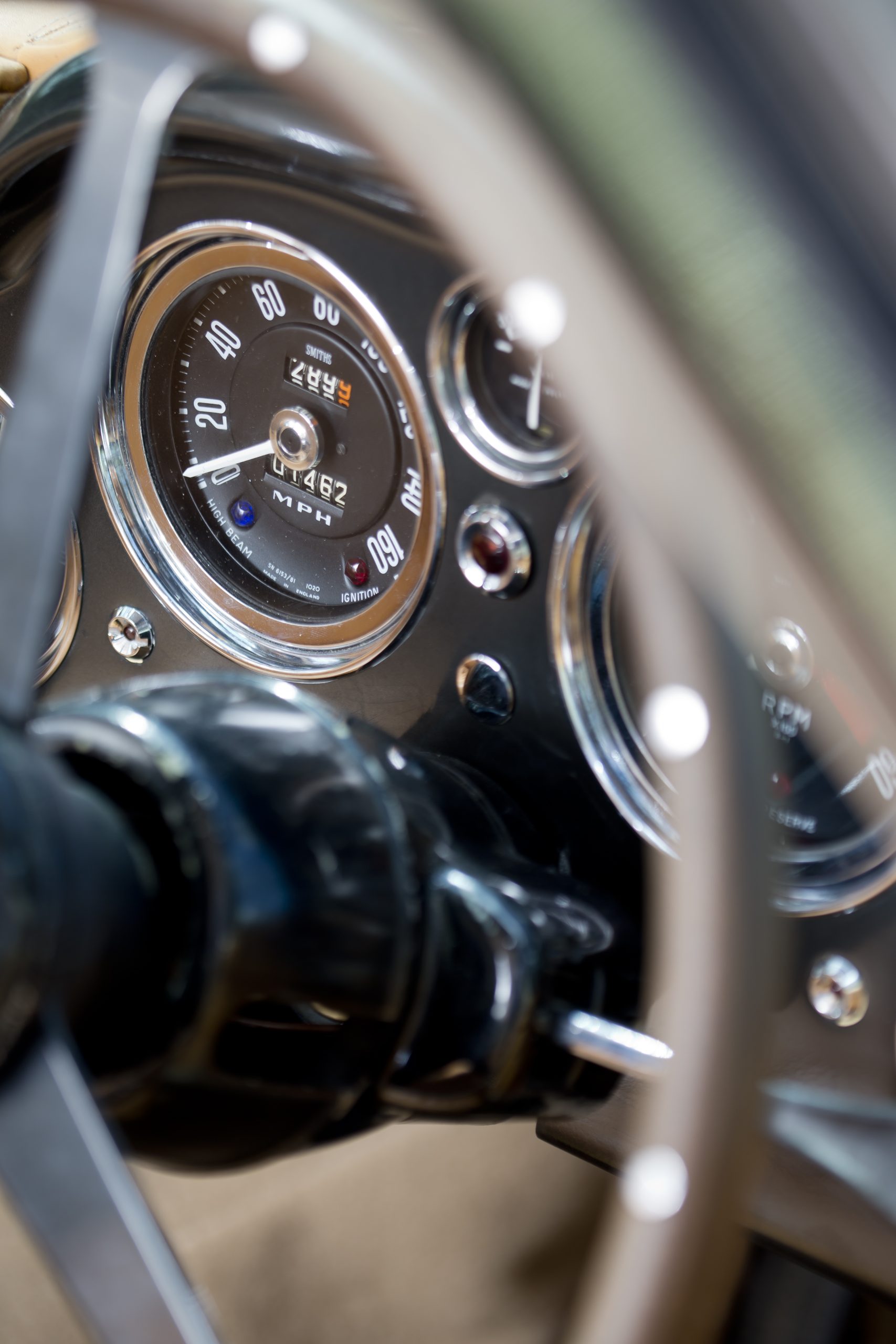 Aston Martin DB4 Smiths dials