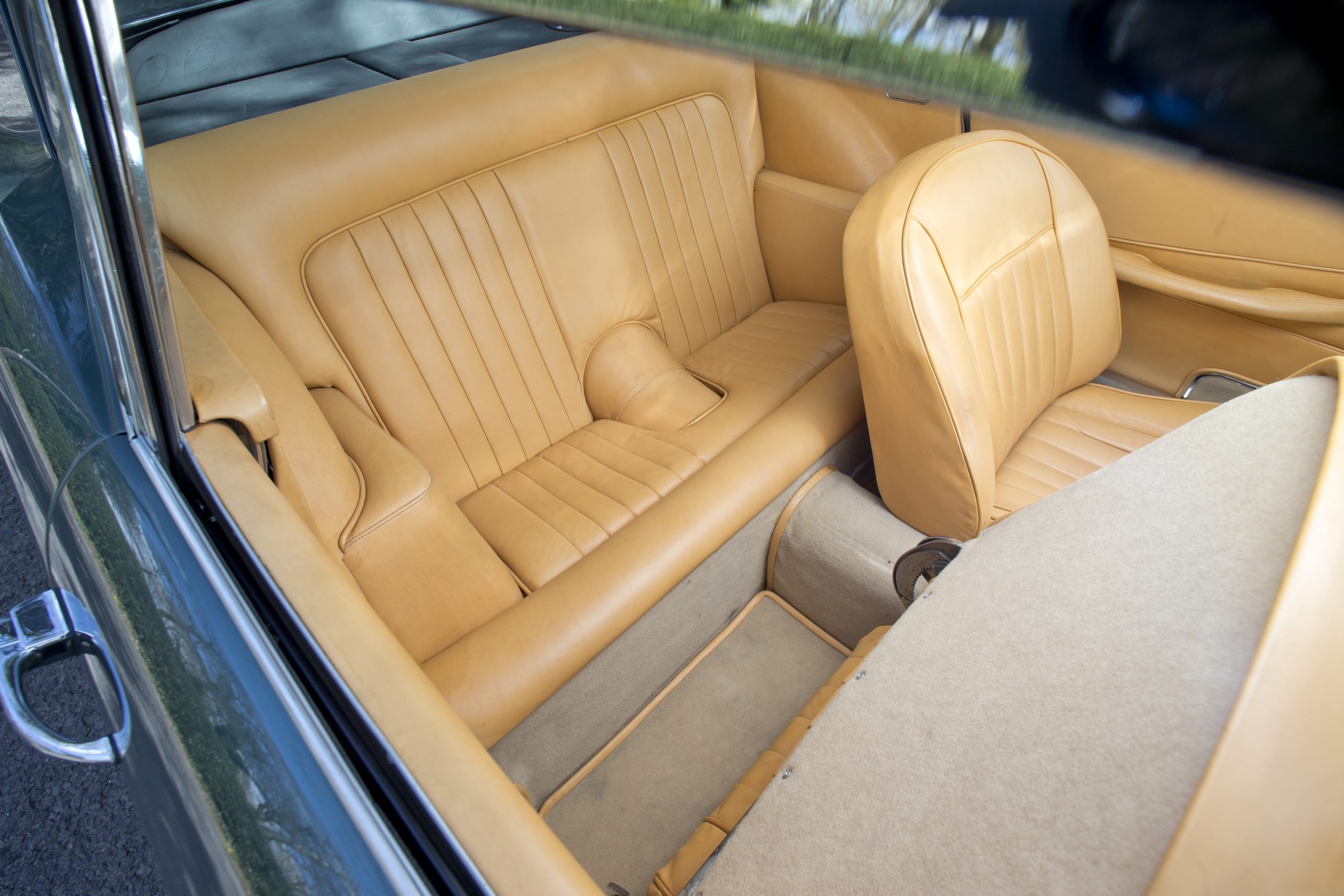 Aston Martin DB4 seats
