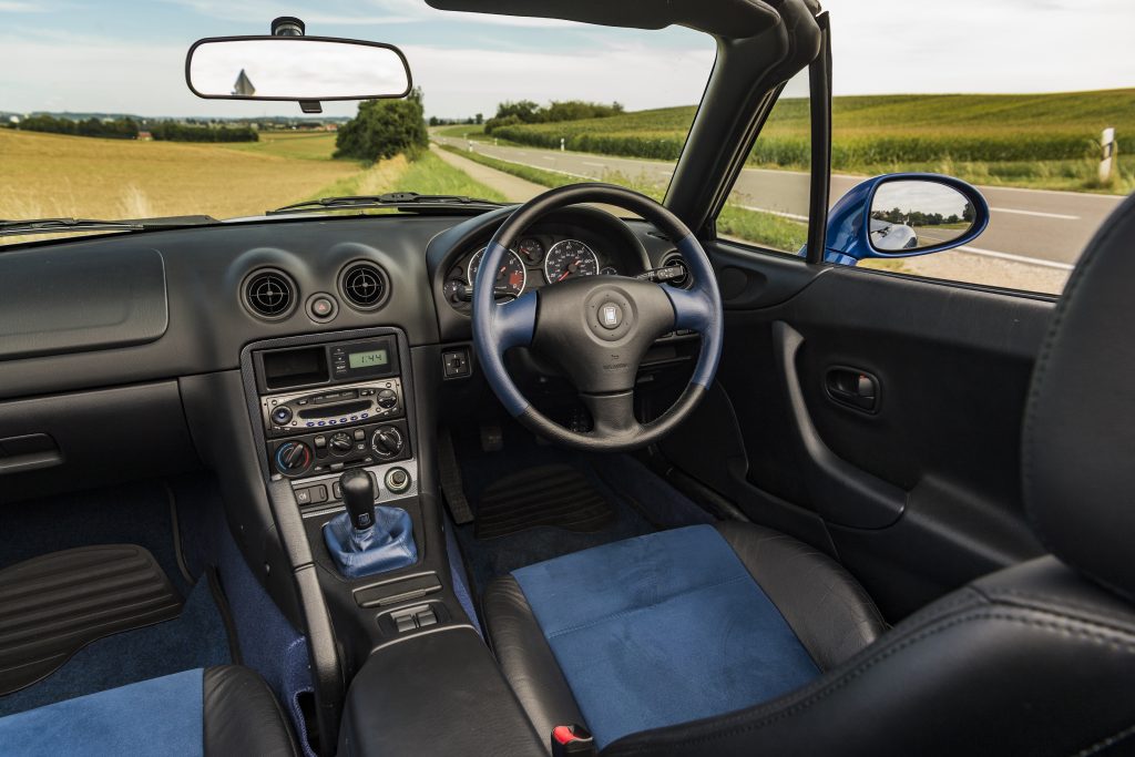 Mazda MX-5 Mk2 interior