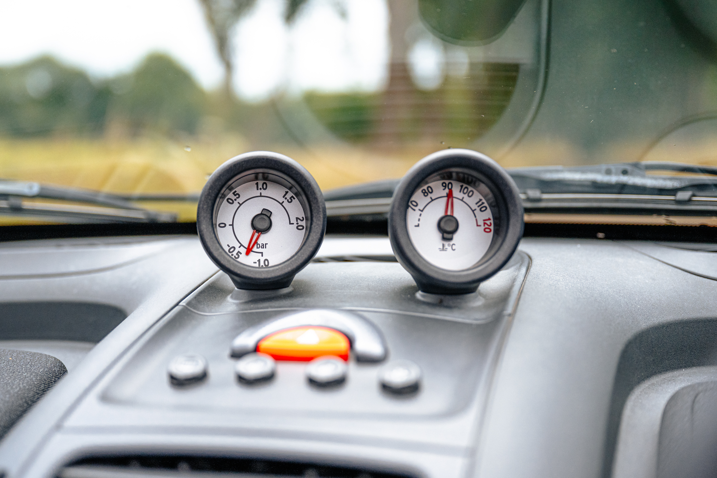 Smart Roadster dials