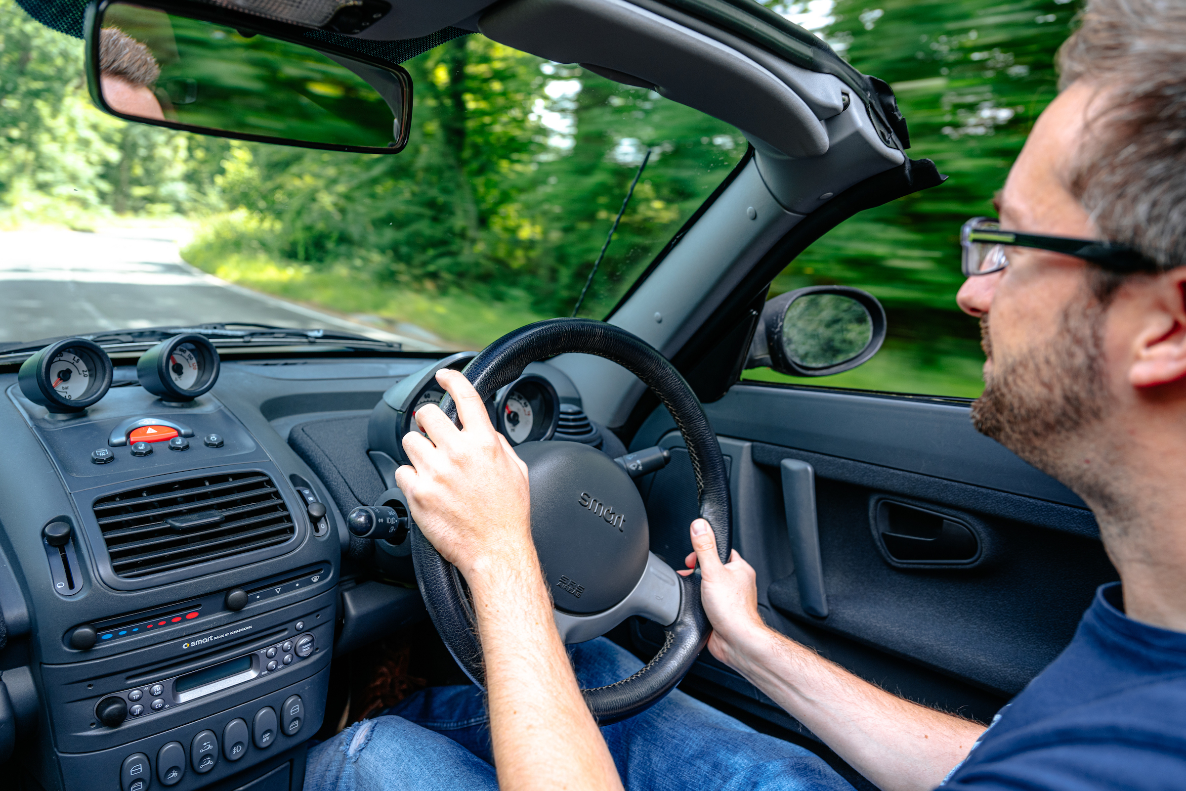 Smart Roadster driving