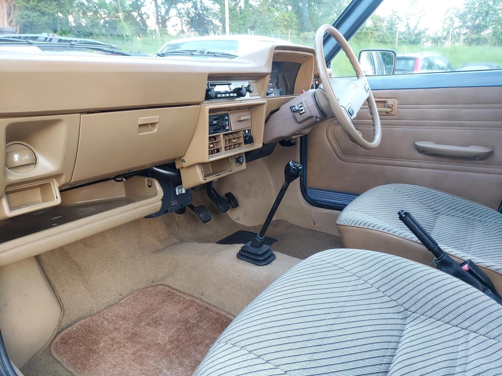 1985 Suzuki Alto interior