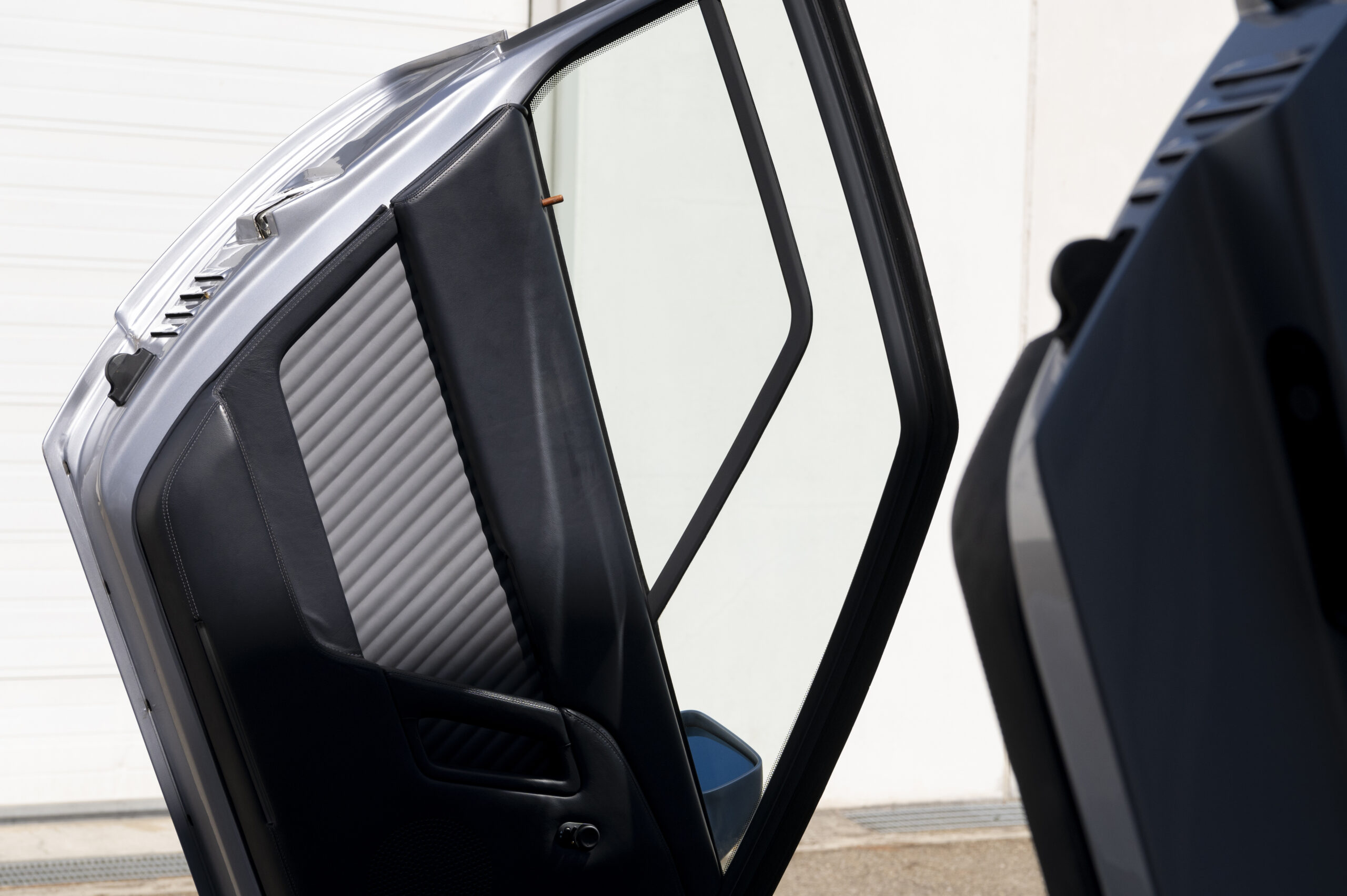 Bugatti EB110 interior