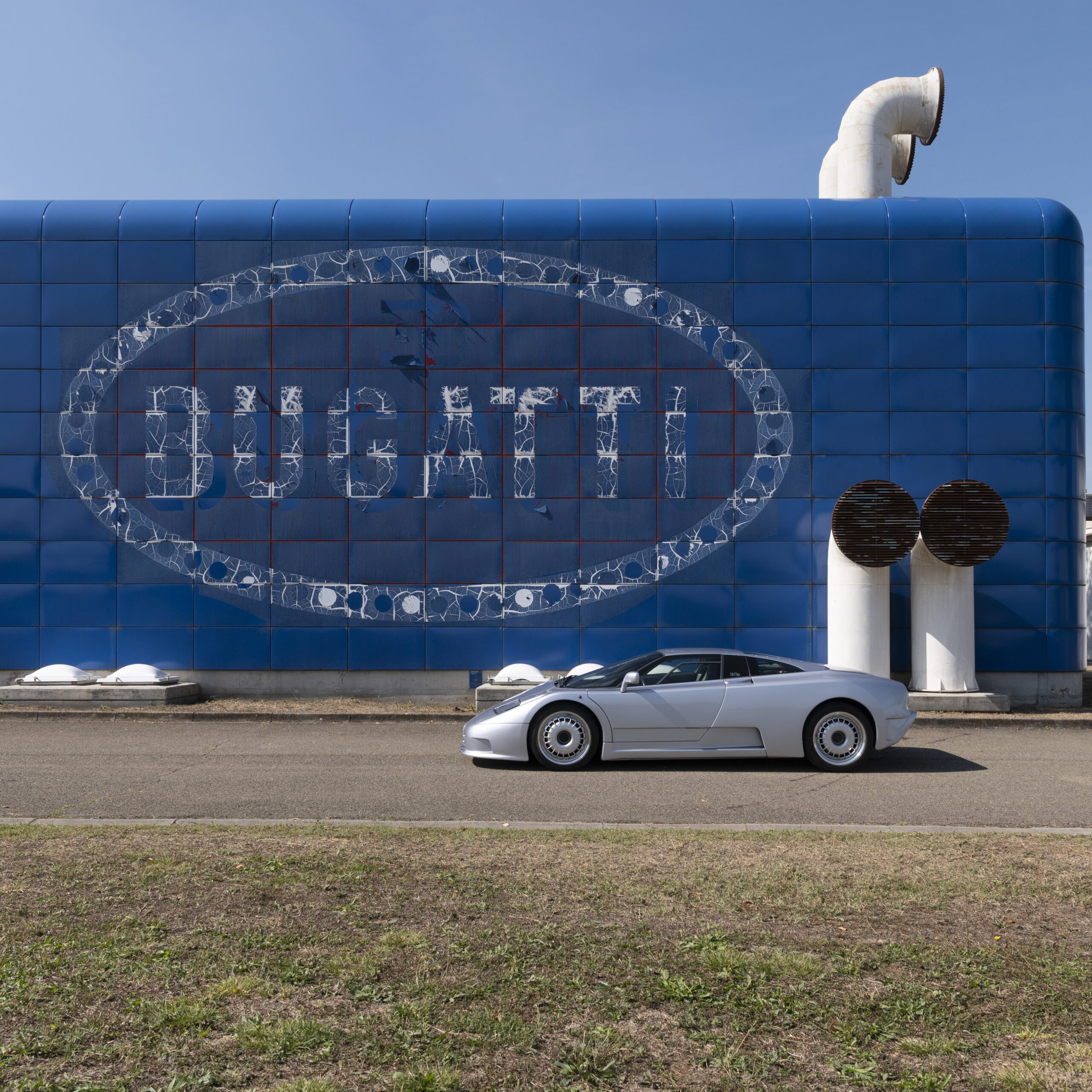 Bugatti EB110 review