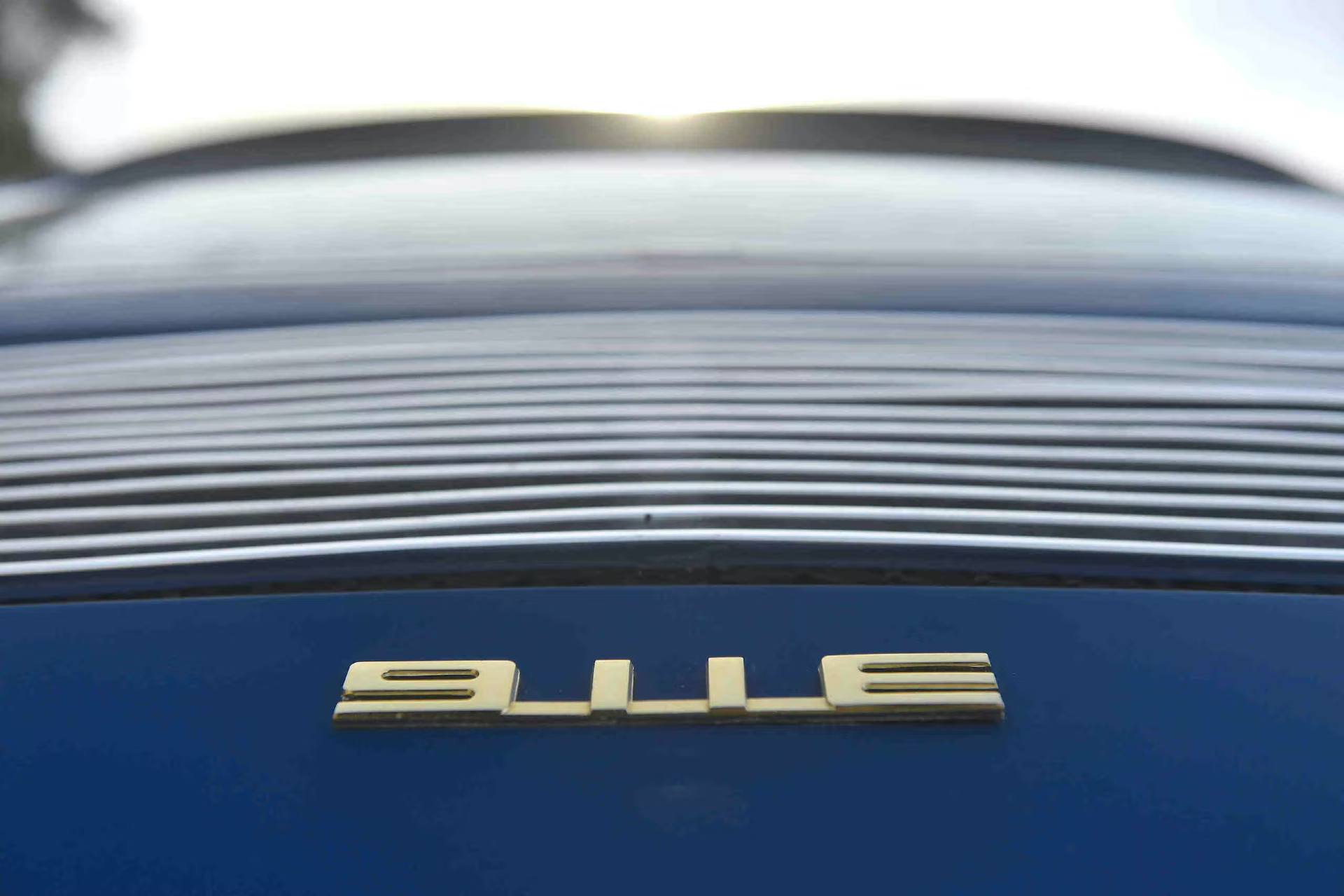 Porsche 911E badge