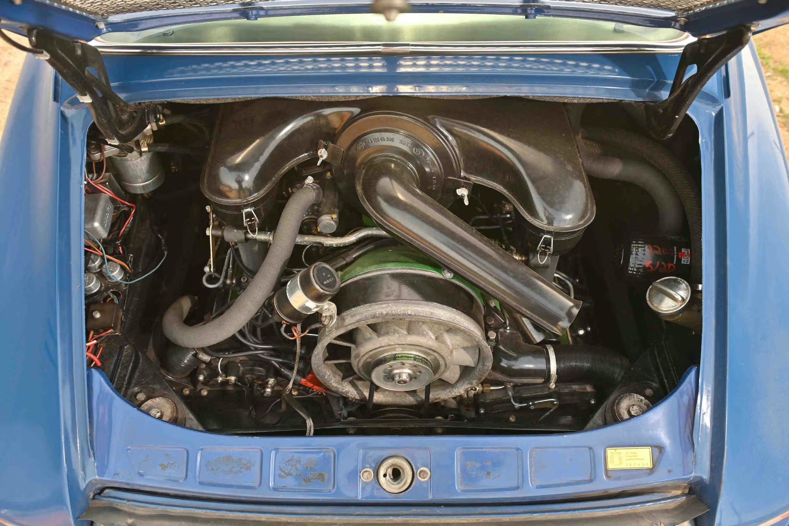 Porsche 911E six-cylinder engine