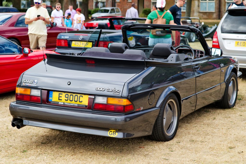 Saab 900 Turbo with electric aerial