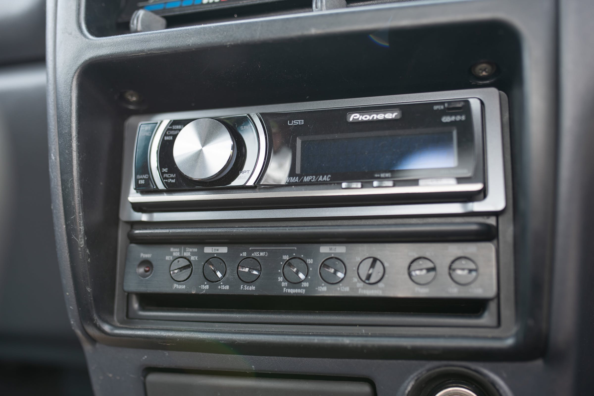 Daihatsu Charade GTi stereo