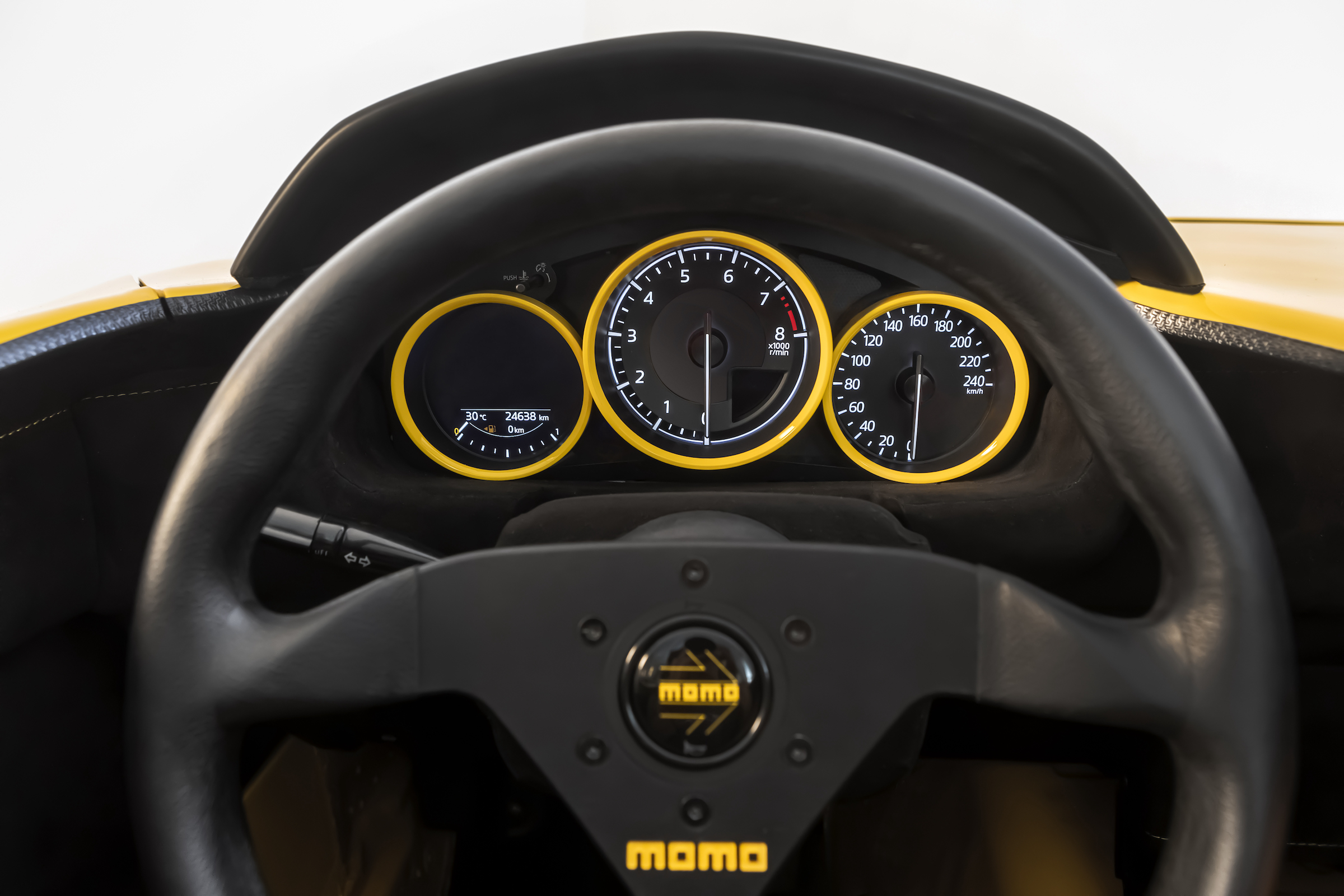 Mazda MX-5 Gorgona NM dials