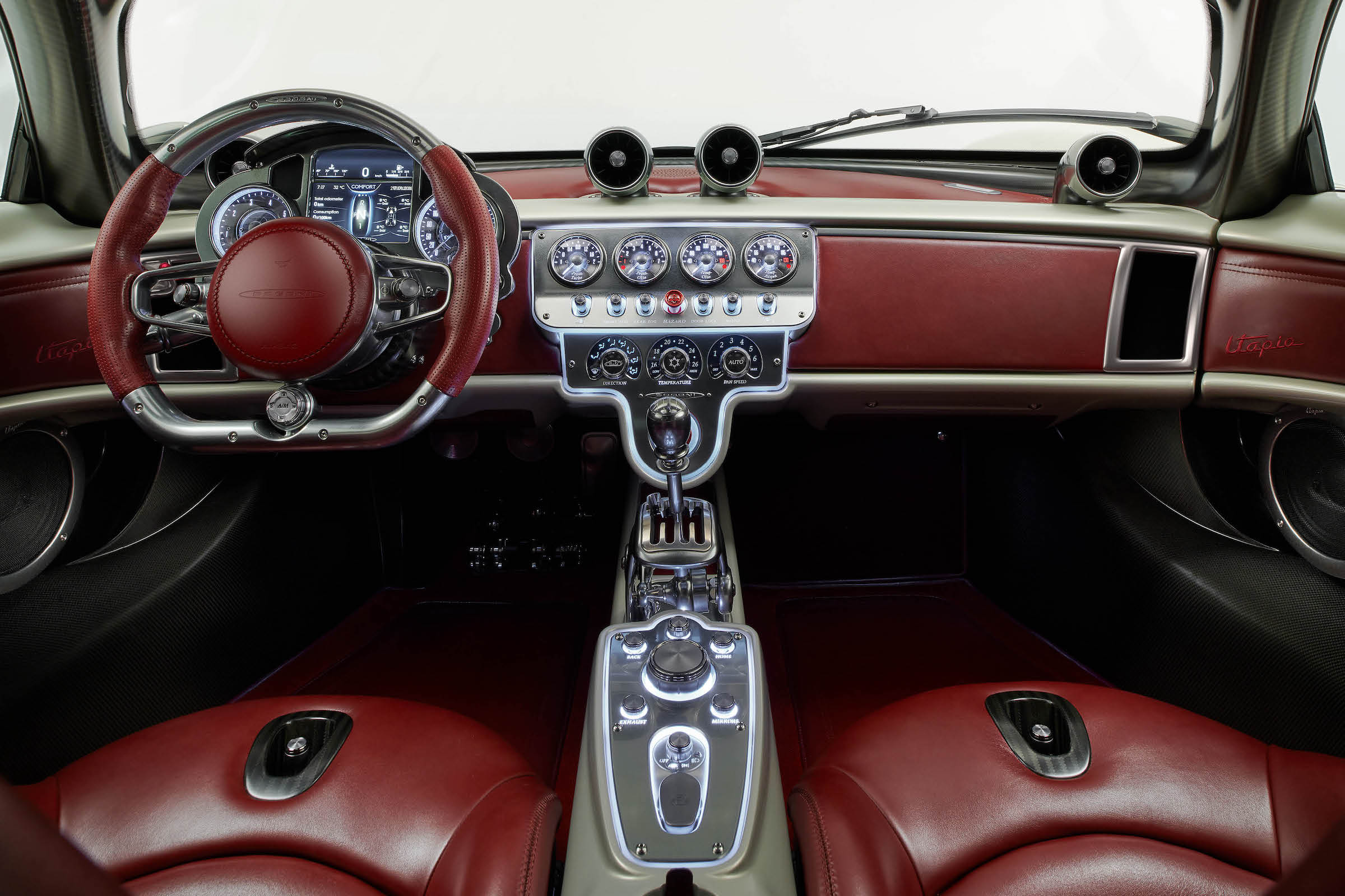 Pagani Utopia interior