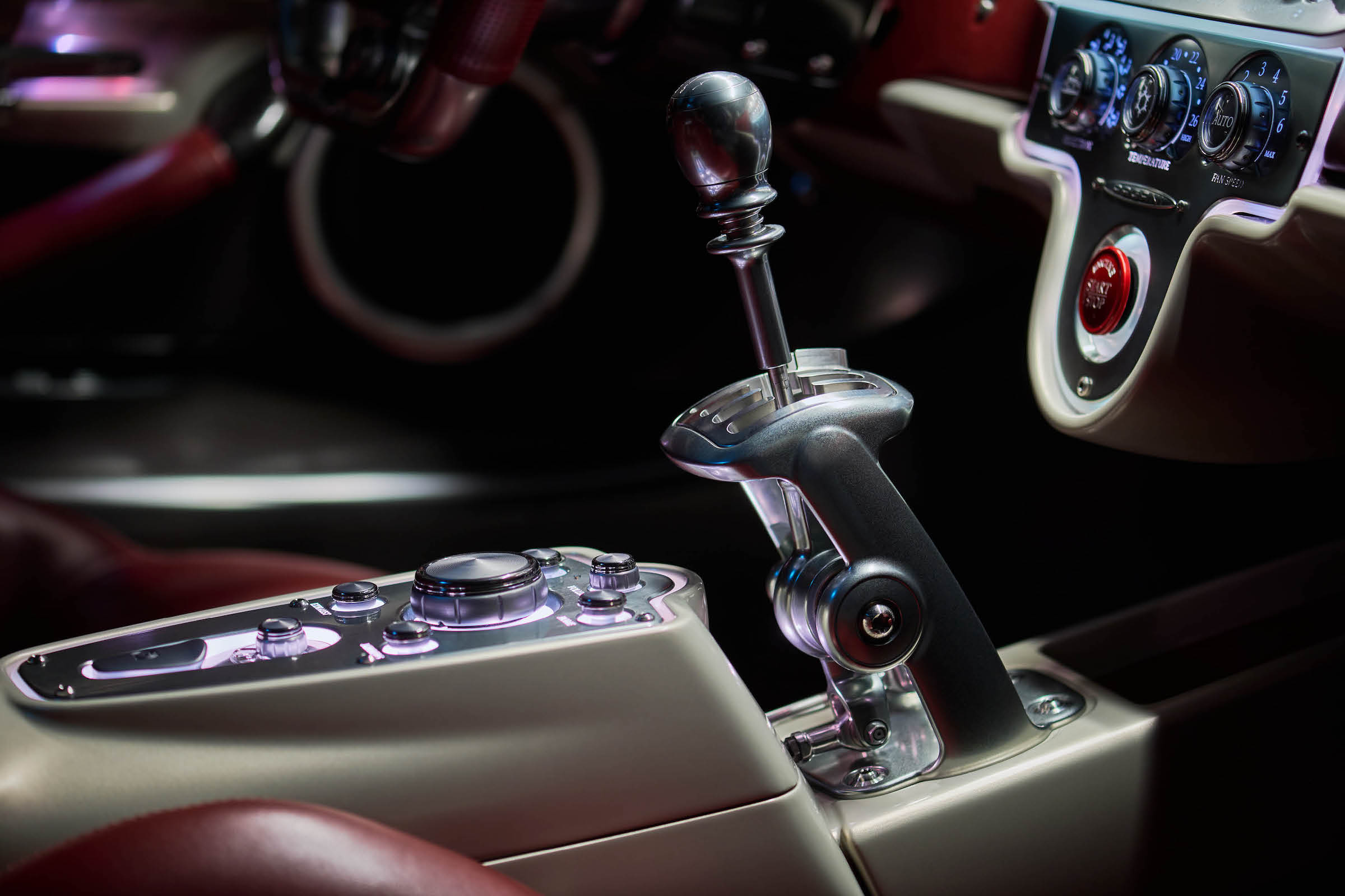 Pagani Utopia gearshift