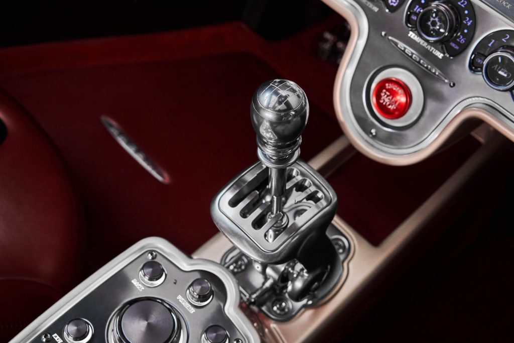 Pagani Utopia gearshift