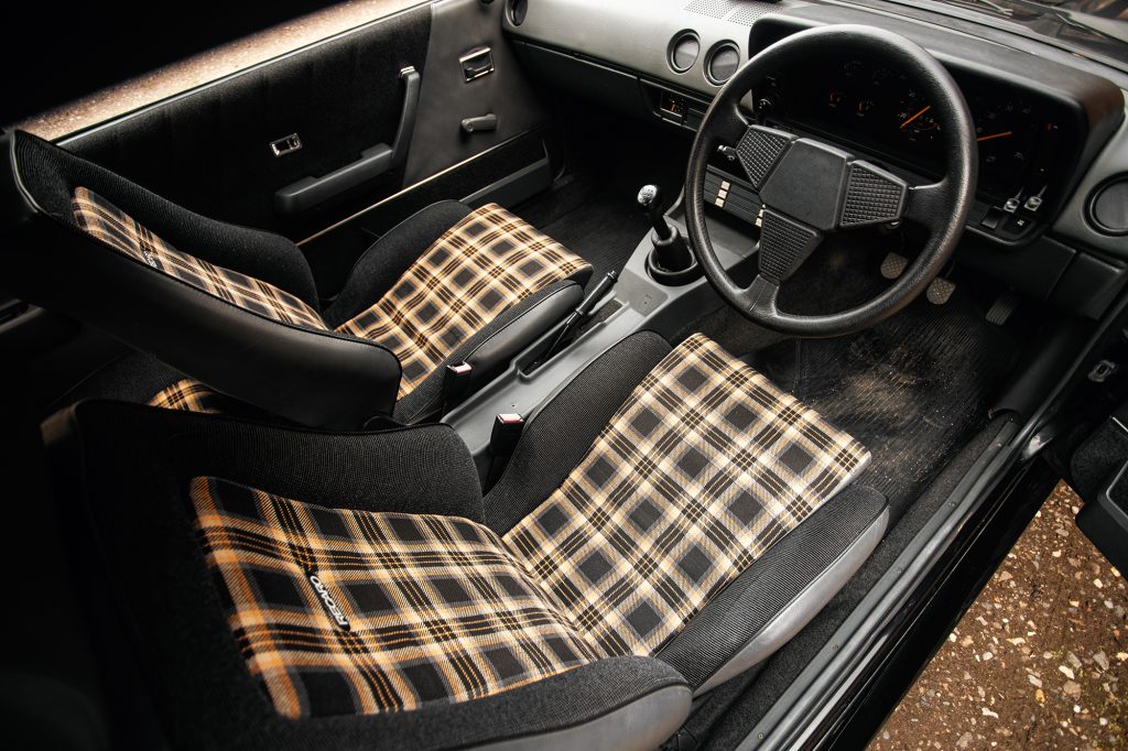 Opel Manta GT/E interior