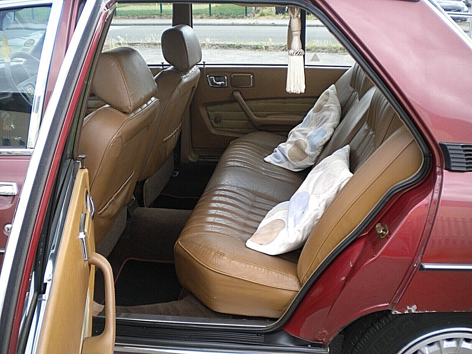 Peugeot 604 interior