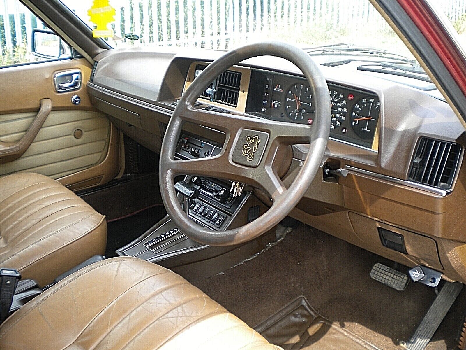 Peugeot 604 interior