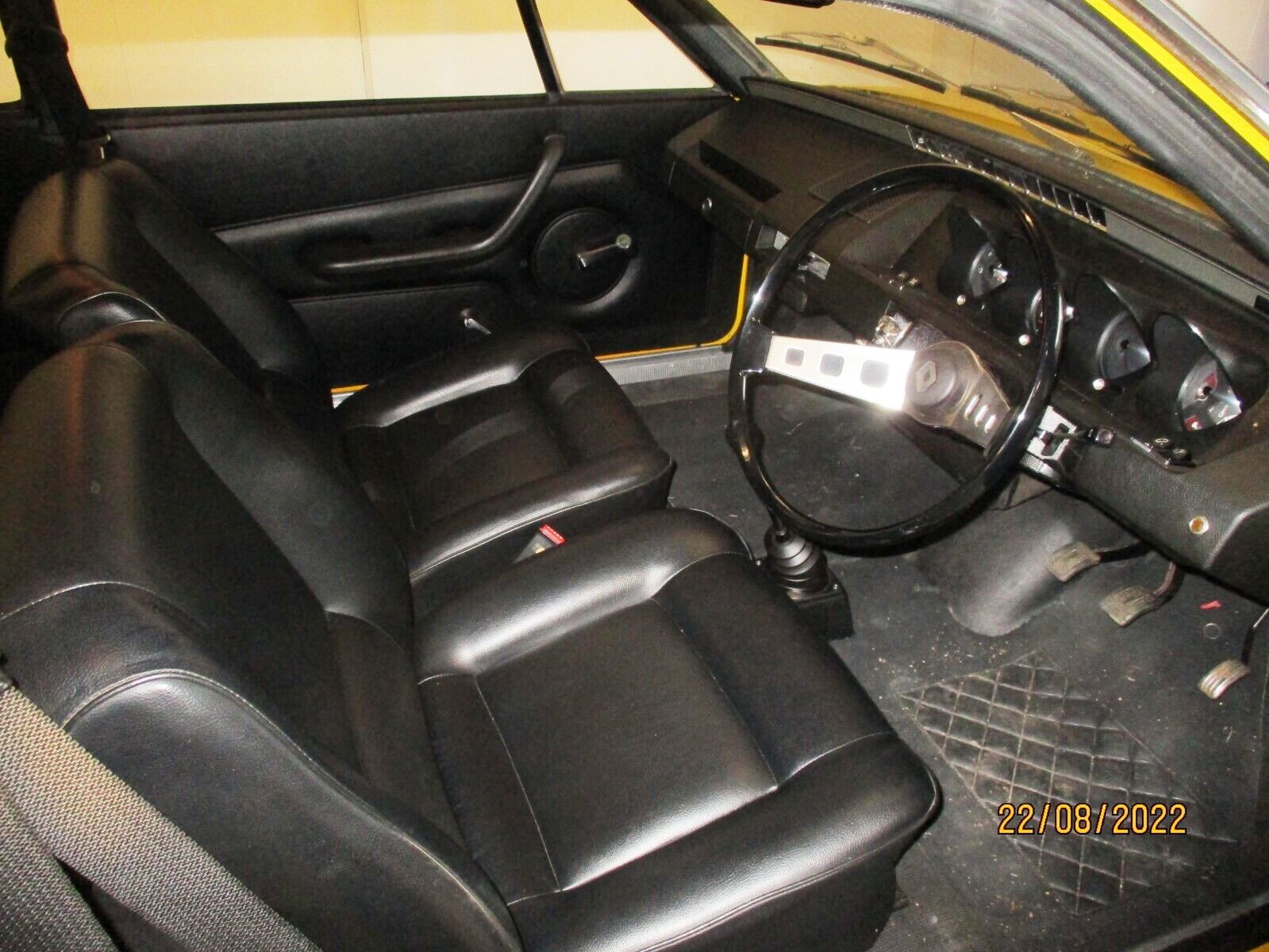 Renault 15 interior