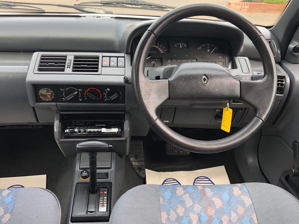 Renault Clio interior