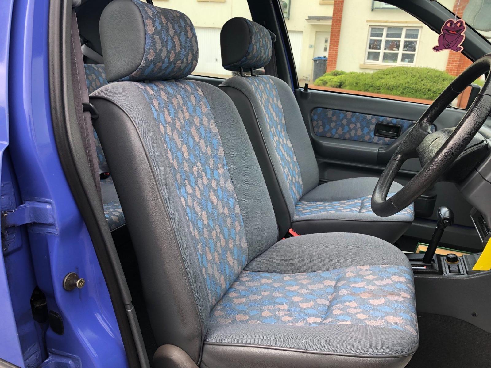 Renault Clio seats