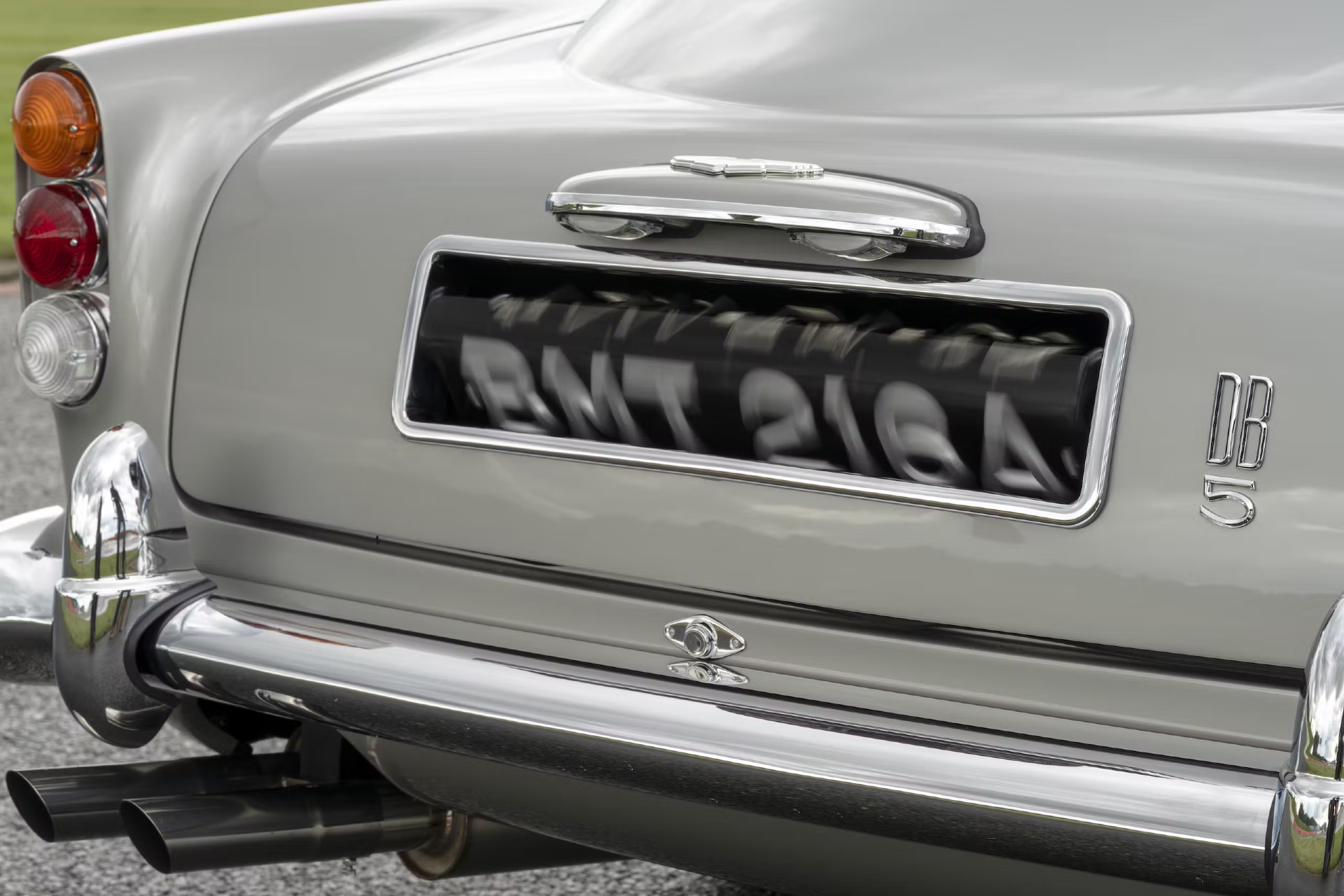 Goldfinger Aston Martin rotating number plate