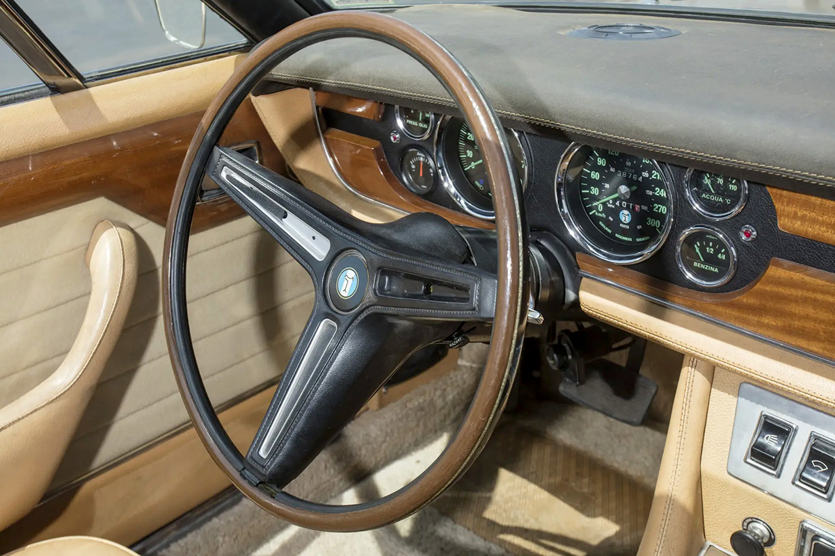 De Tomaso Deauville interior