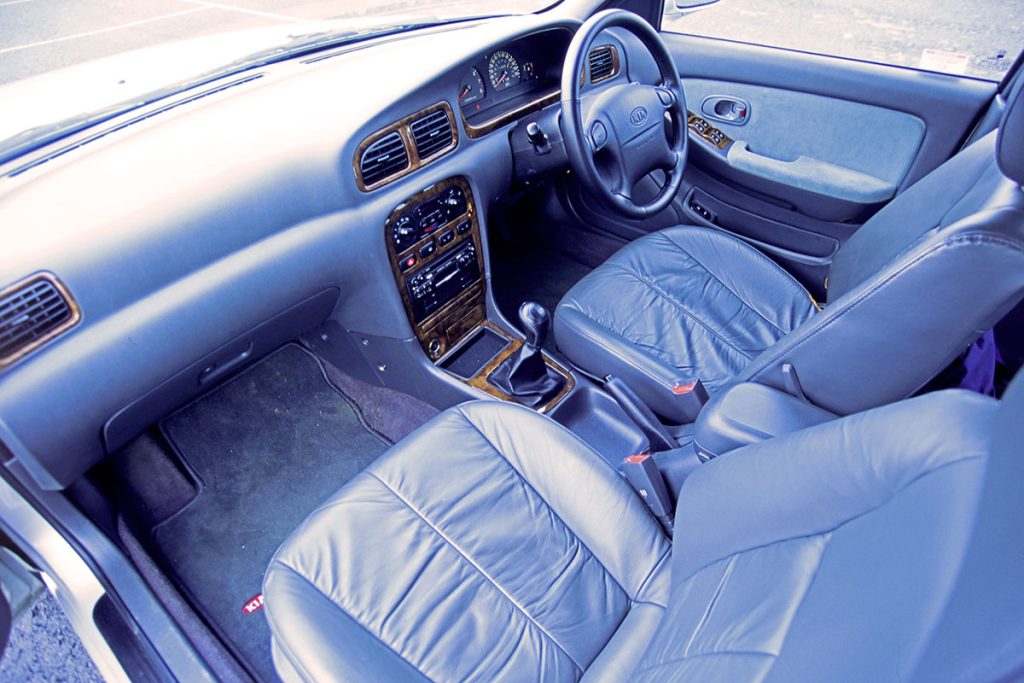 Kia Clarus interior